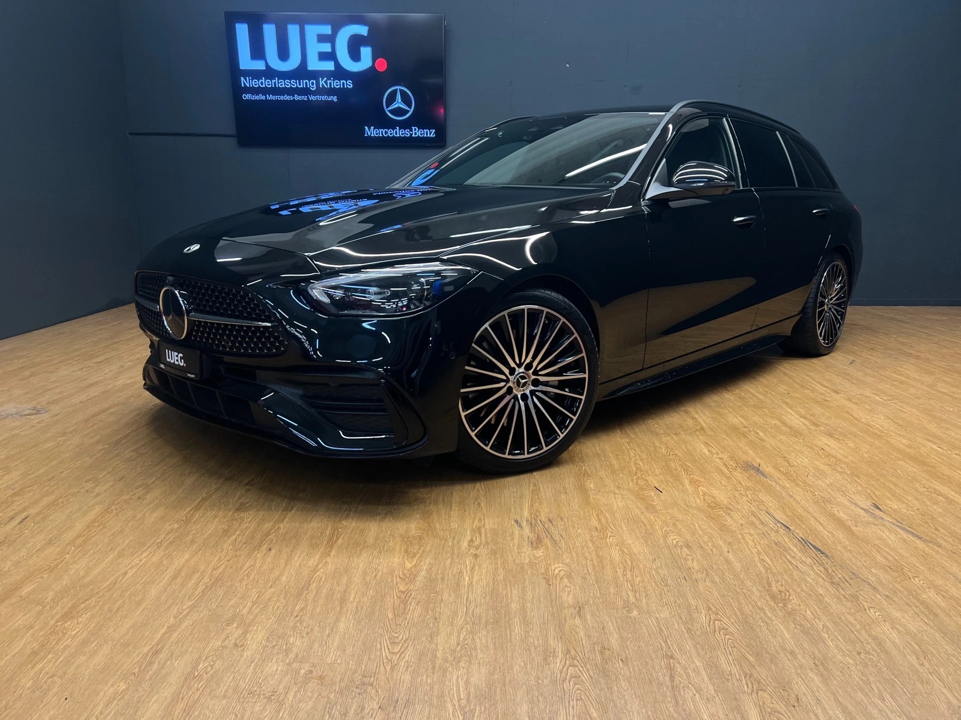 MERCEDES-BENZ C 220 d T 4M - AMG - SwissStar - 360 Grad Kamera / DISTRONIC /