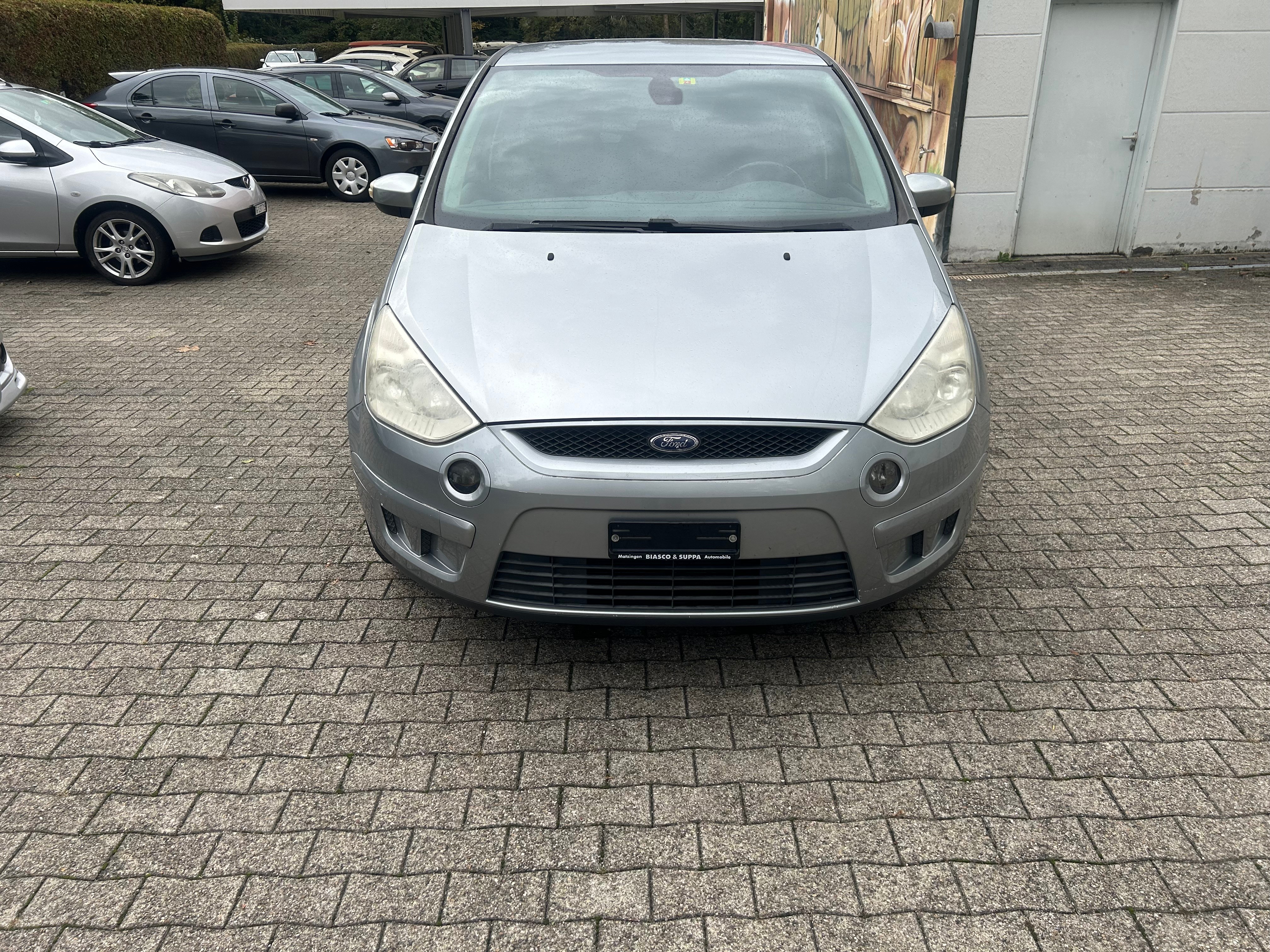 FORD S-Max 2.0i Titanium