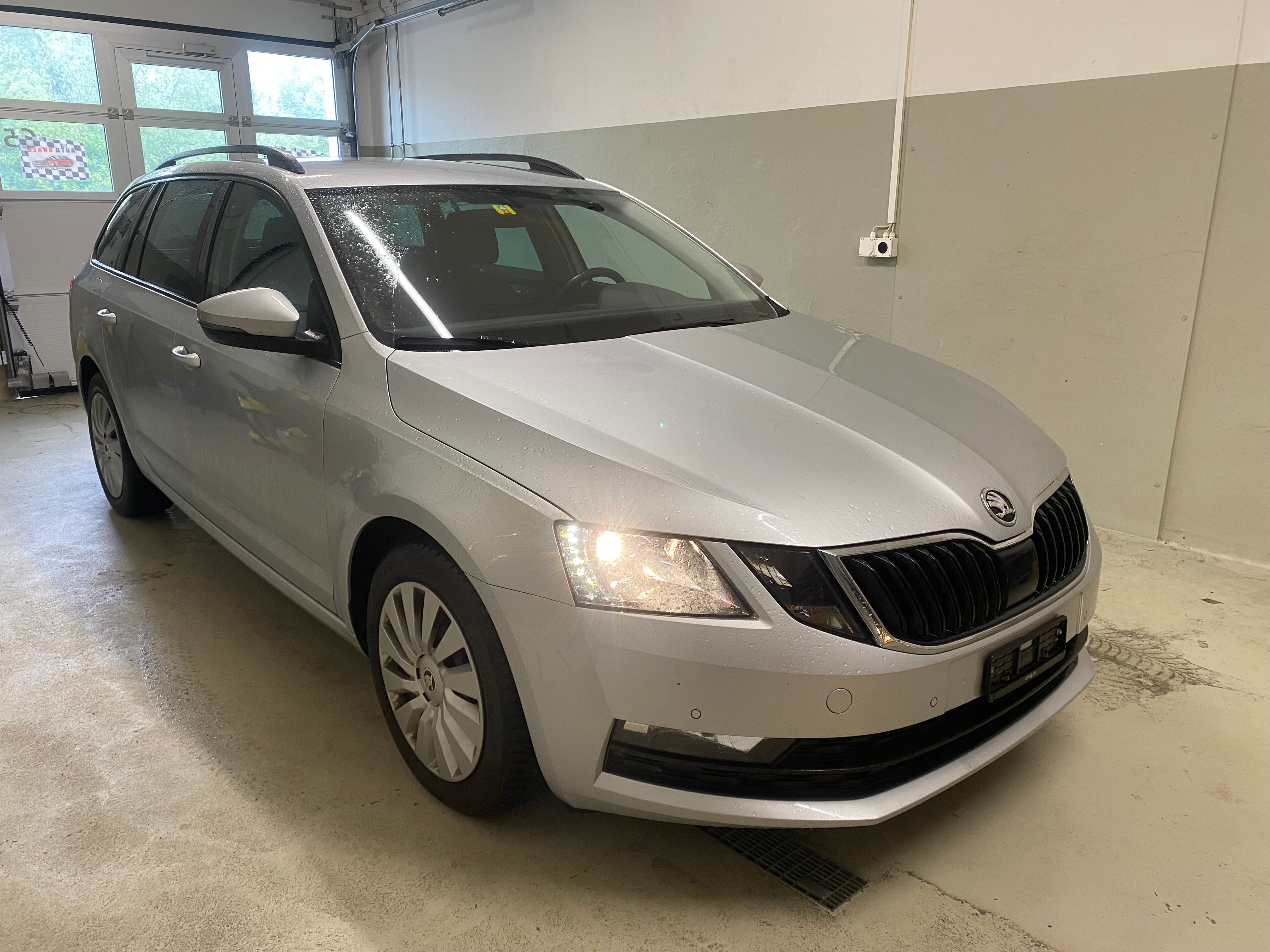 SKODA Octavia Combi 1.6 TDI Ambition DSG