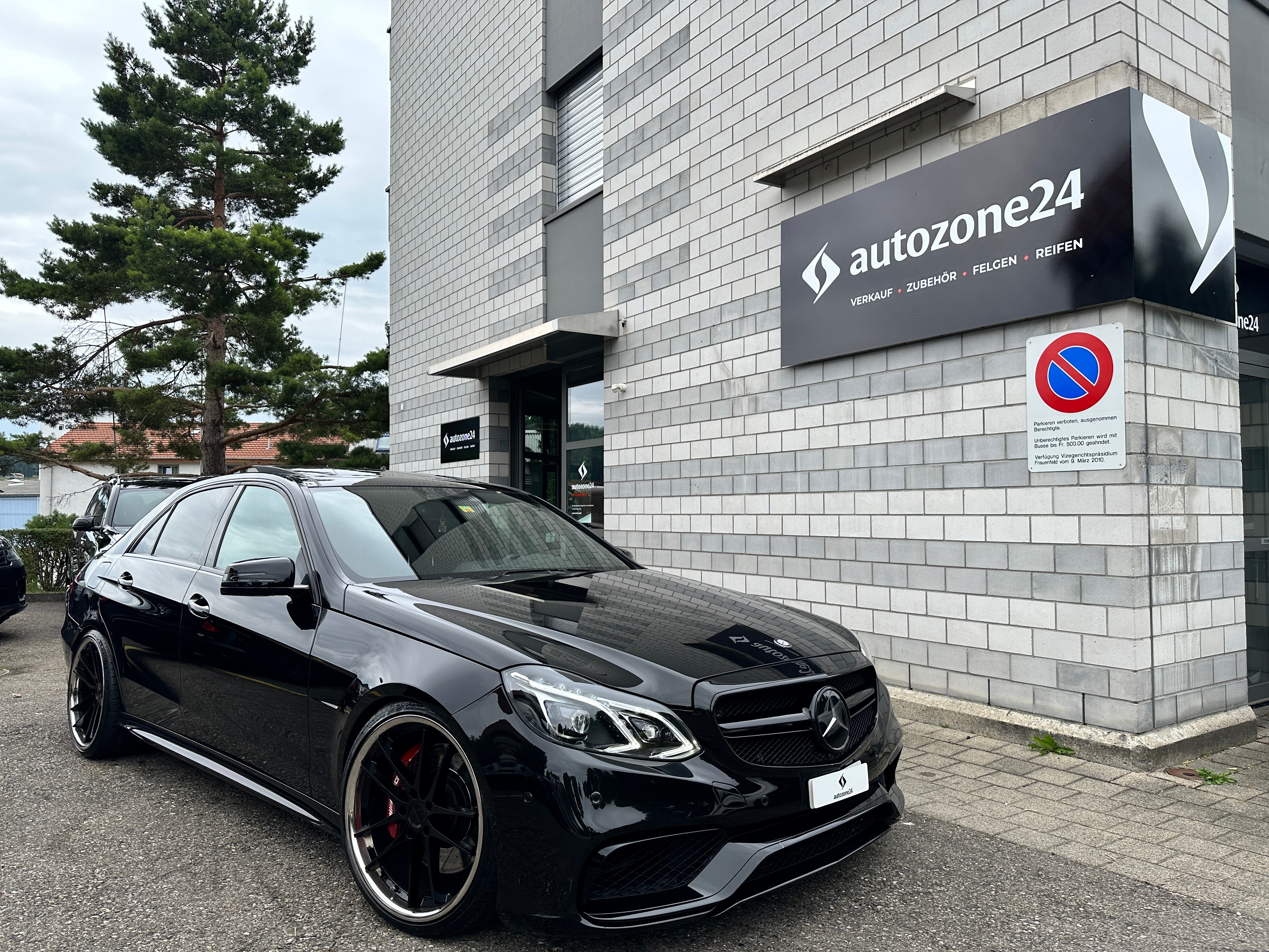 MERCEDES-BENZ E 63 AMG V8