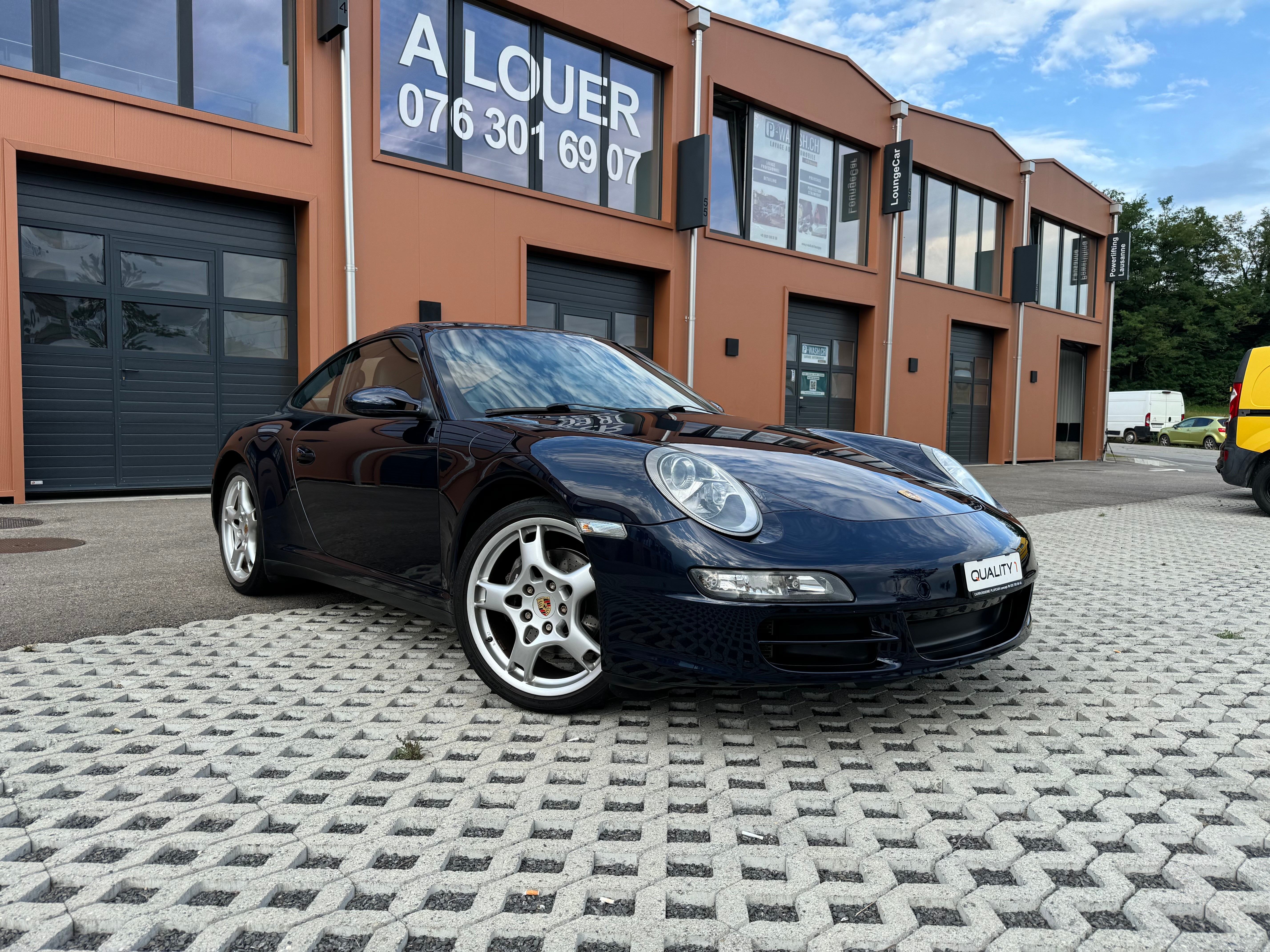 PORSCHE 911 Carrera 4