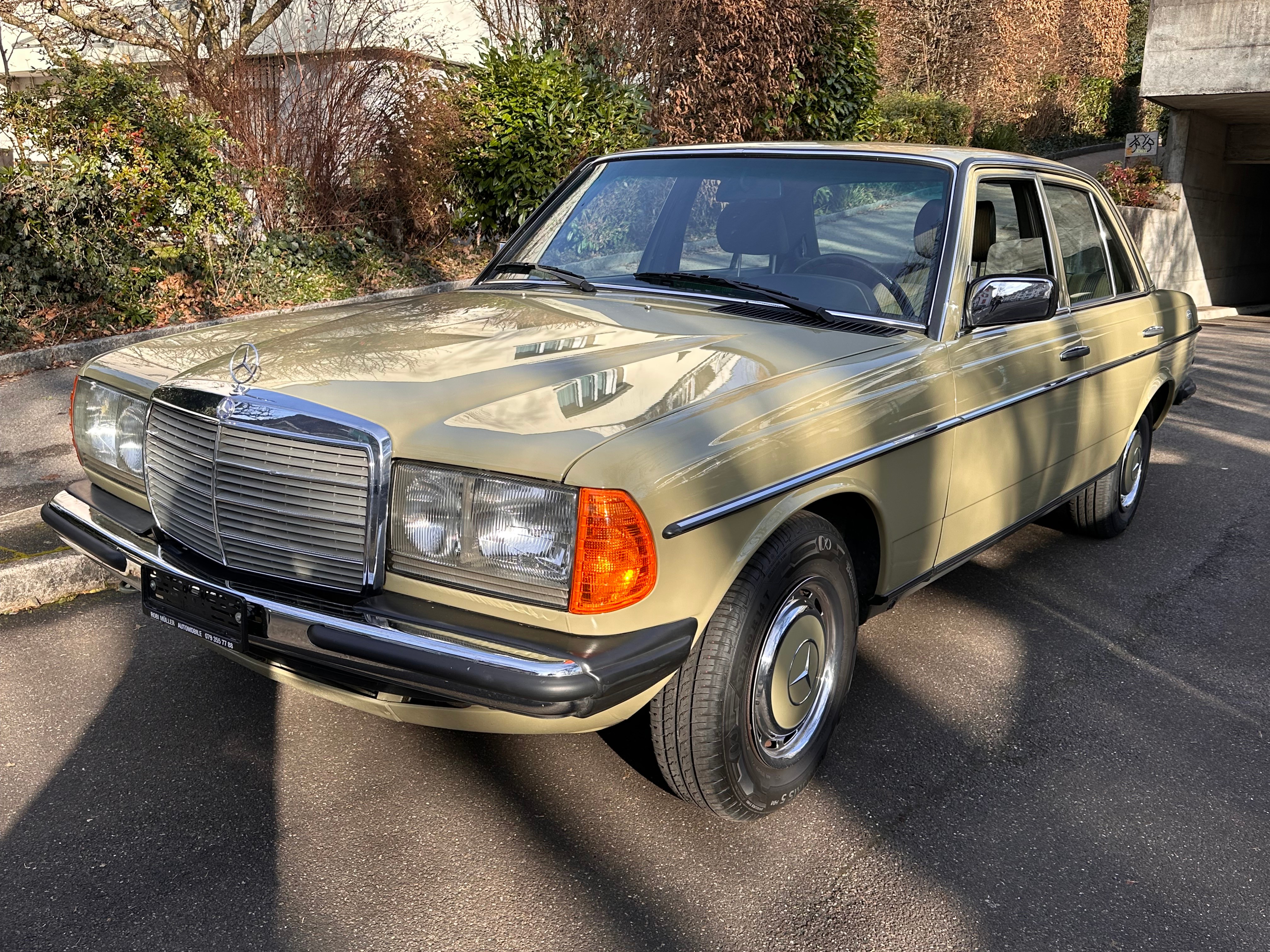 MERCEDES-BENZ 230 E