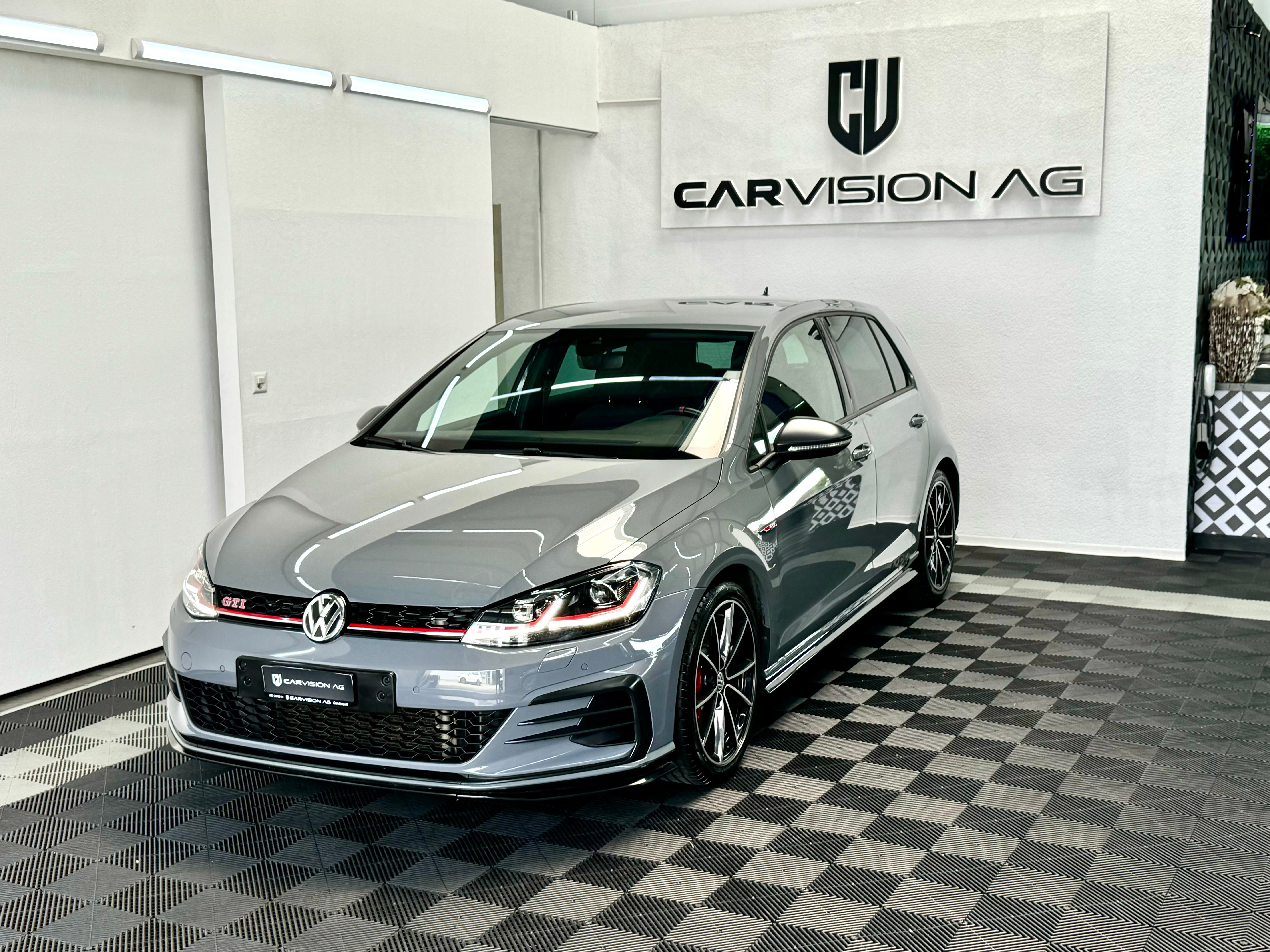 VW Golf 2.0 TSI GTI TCR DSG