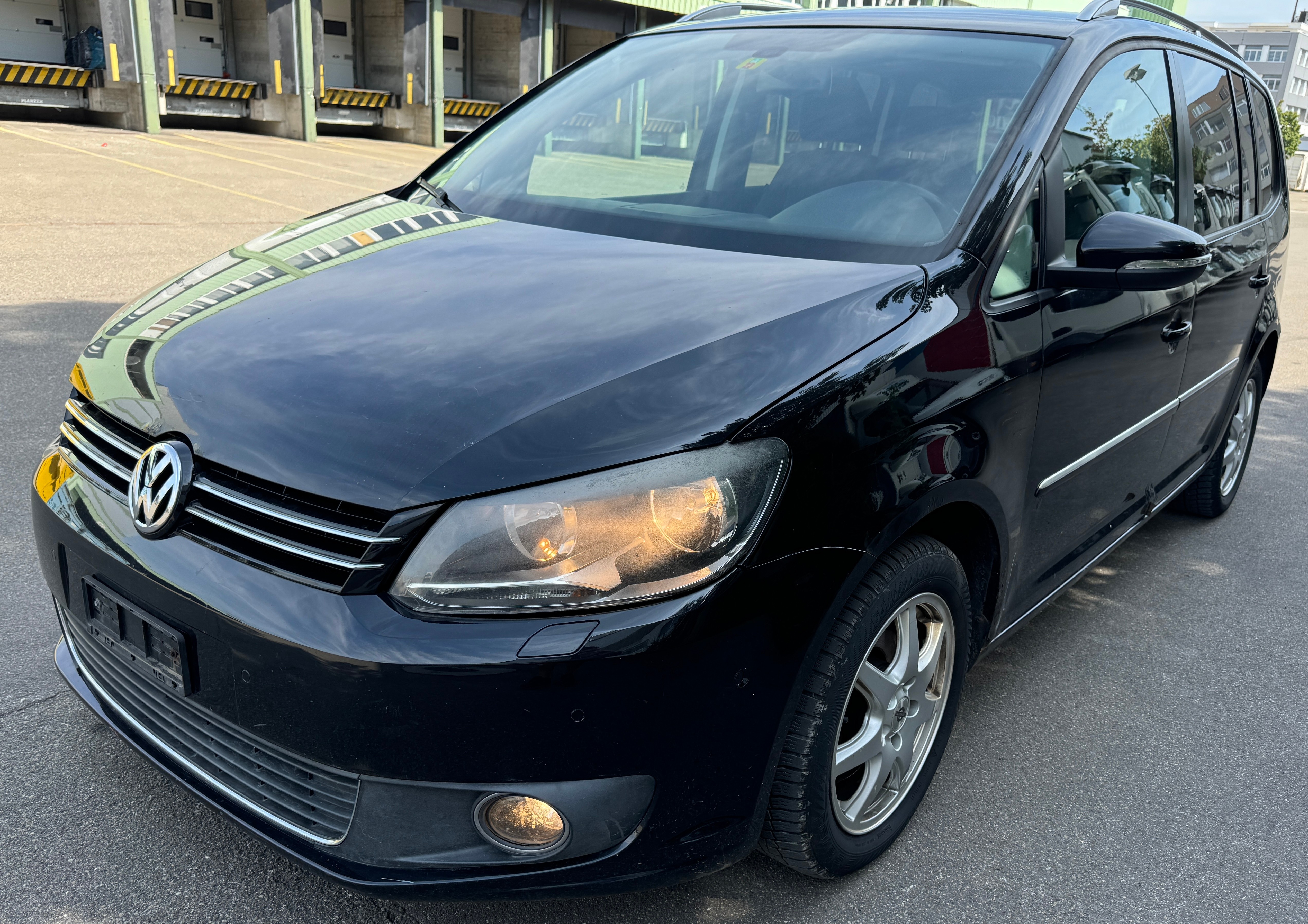 VW Touran 2.0 TDI Highline (7 PLÄTZE, BO5)