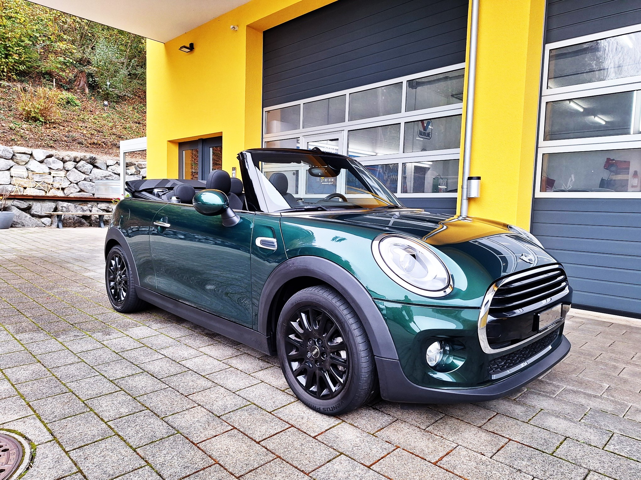 MINI Mini Cabrio Cooper CH Auslieferung mit Gratisservice