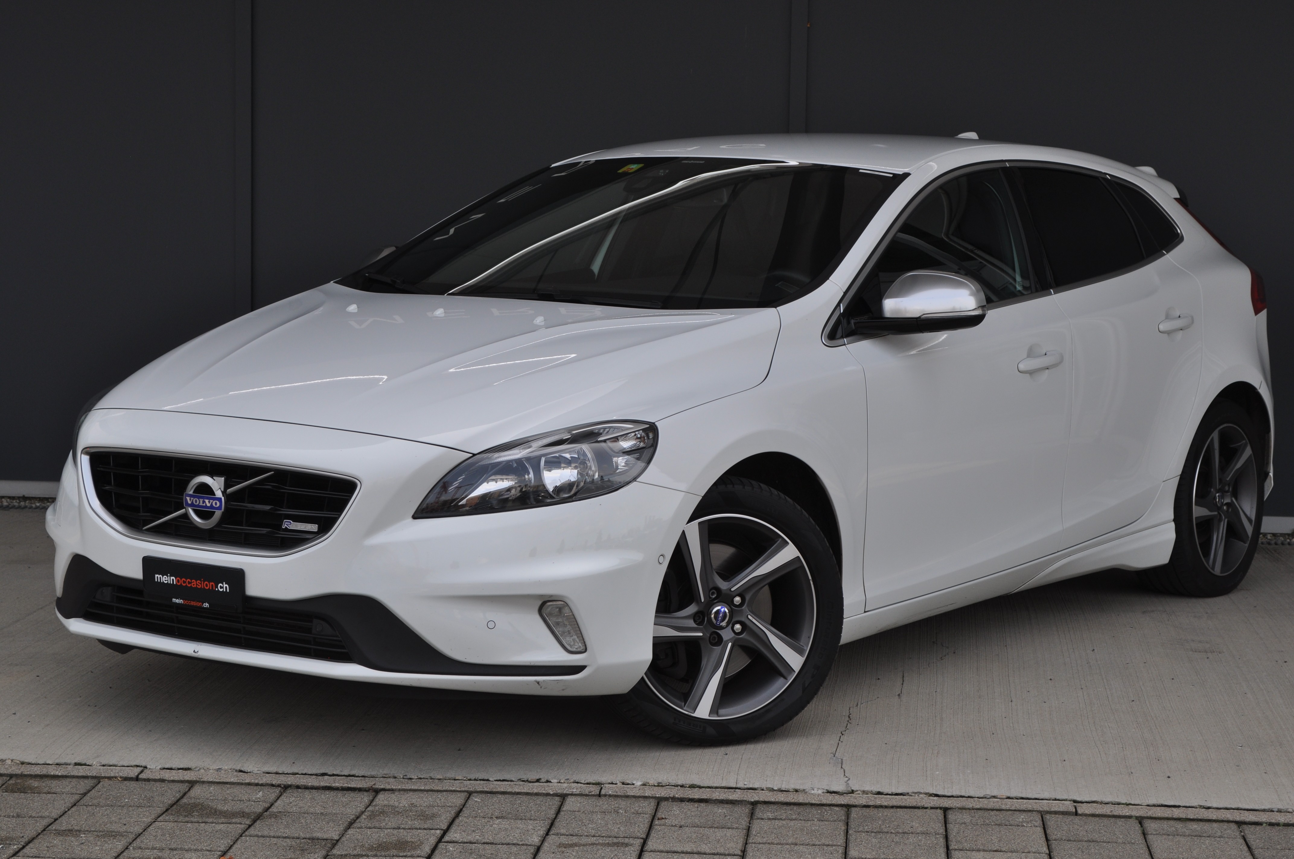 VOLVO V40 D4 R-Design