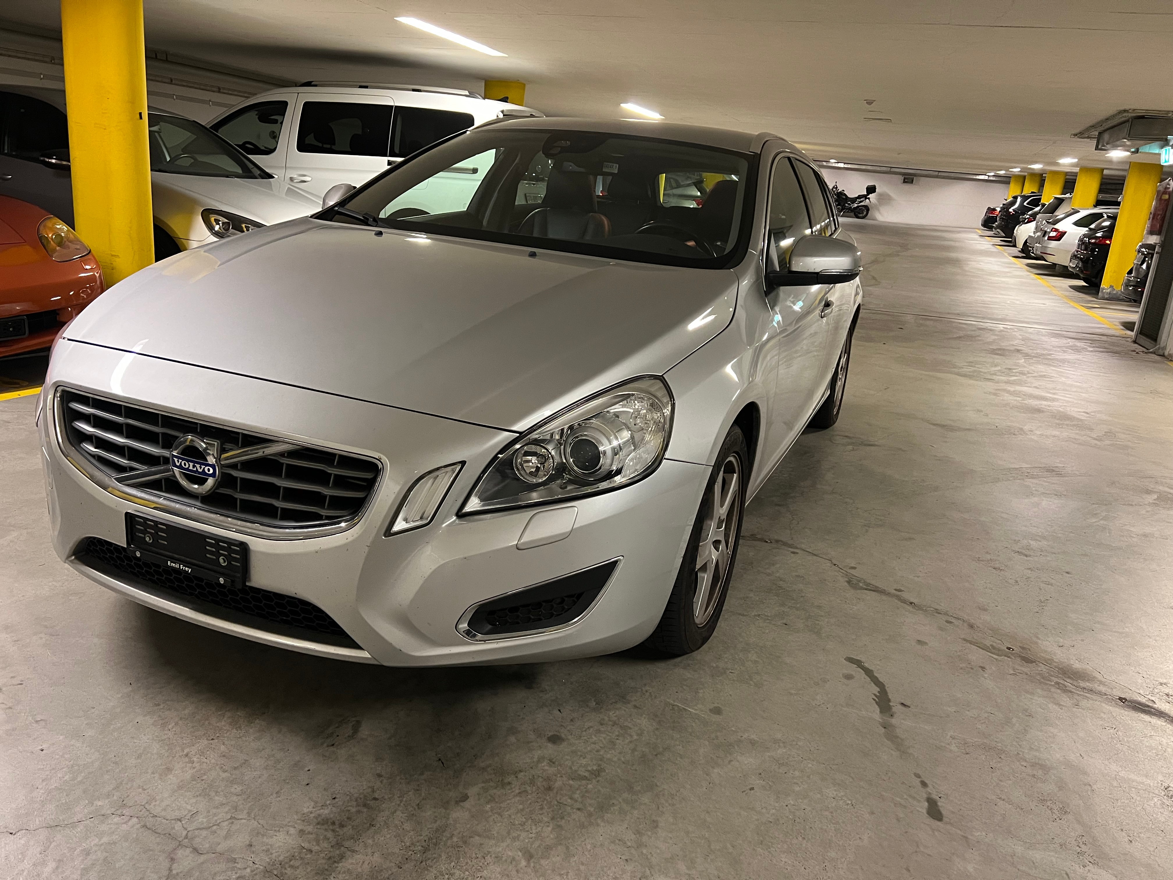 VOLVO V60 2.0T Summum Powershift