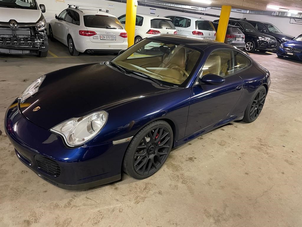 PORSCHE 911 Carrera 4 S