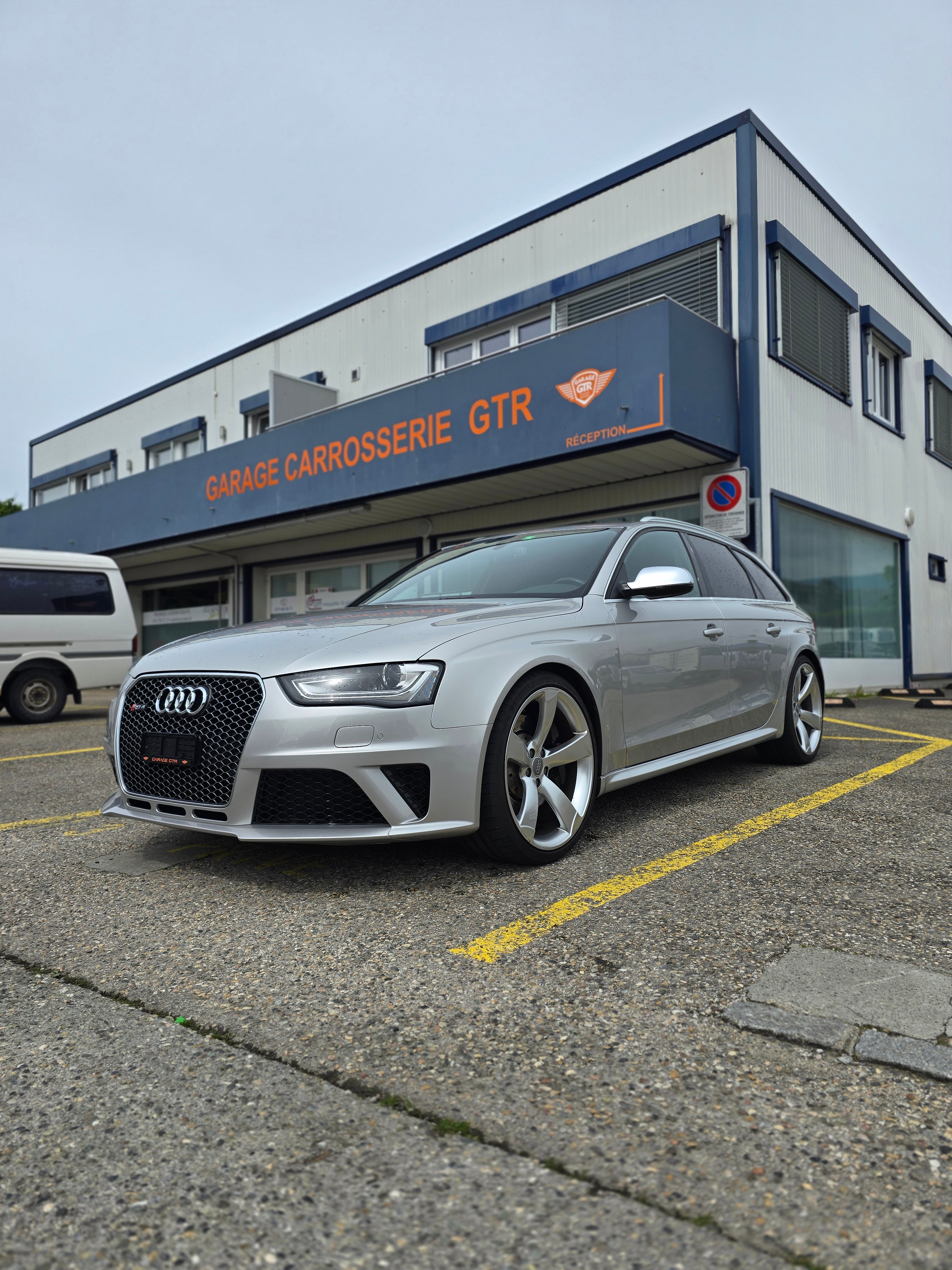 AUDI RS4 Avant 4.2 FSI V8 quattro S-tronic