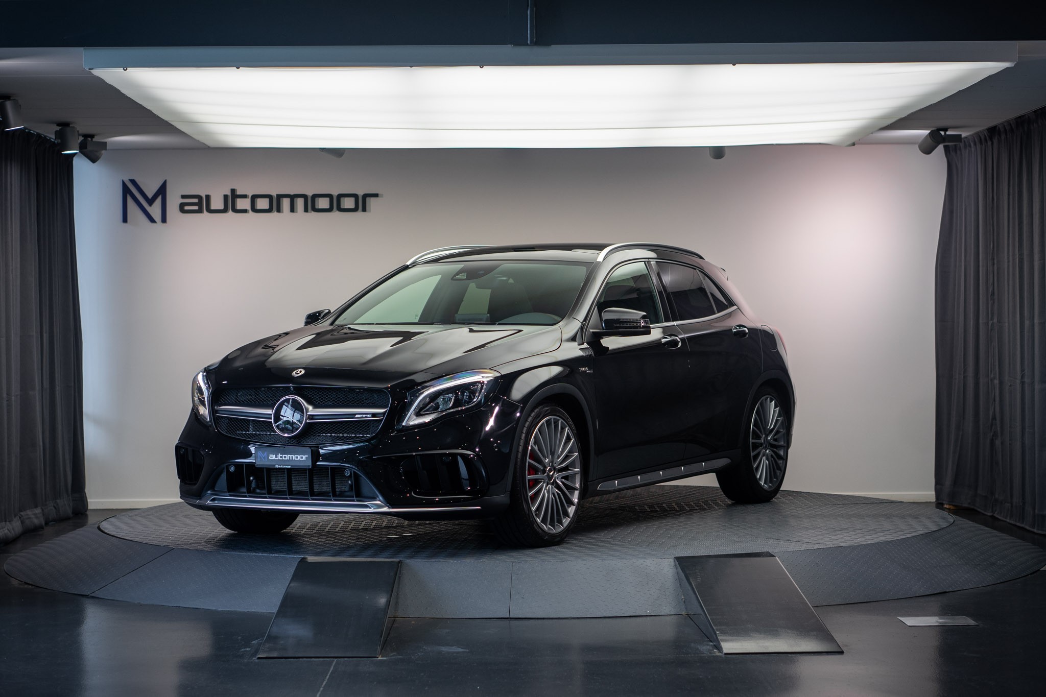 MERCEDES-BENZ GLA 45 AMG 4Matic 7G-DCT *CH-Fahrzeug* *Panorama* *Performance Abgasanlage*