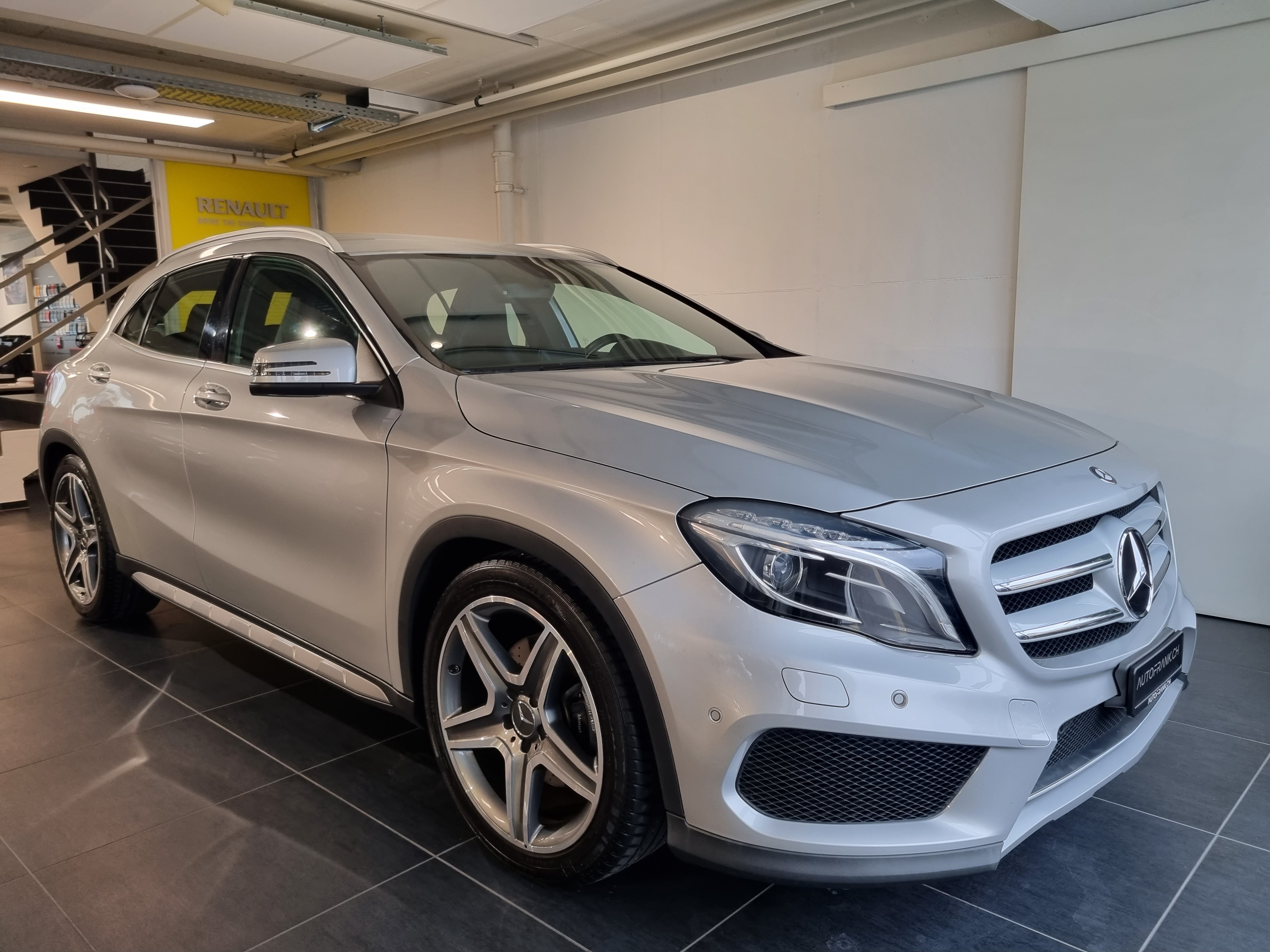 MERCEDES-BENZ GLA 250 AMG Line 4m