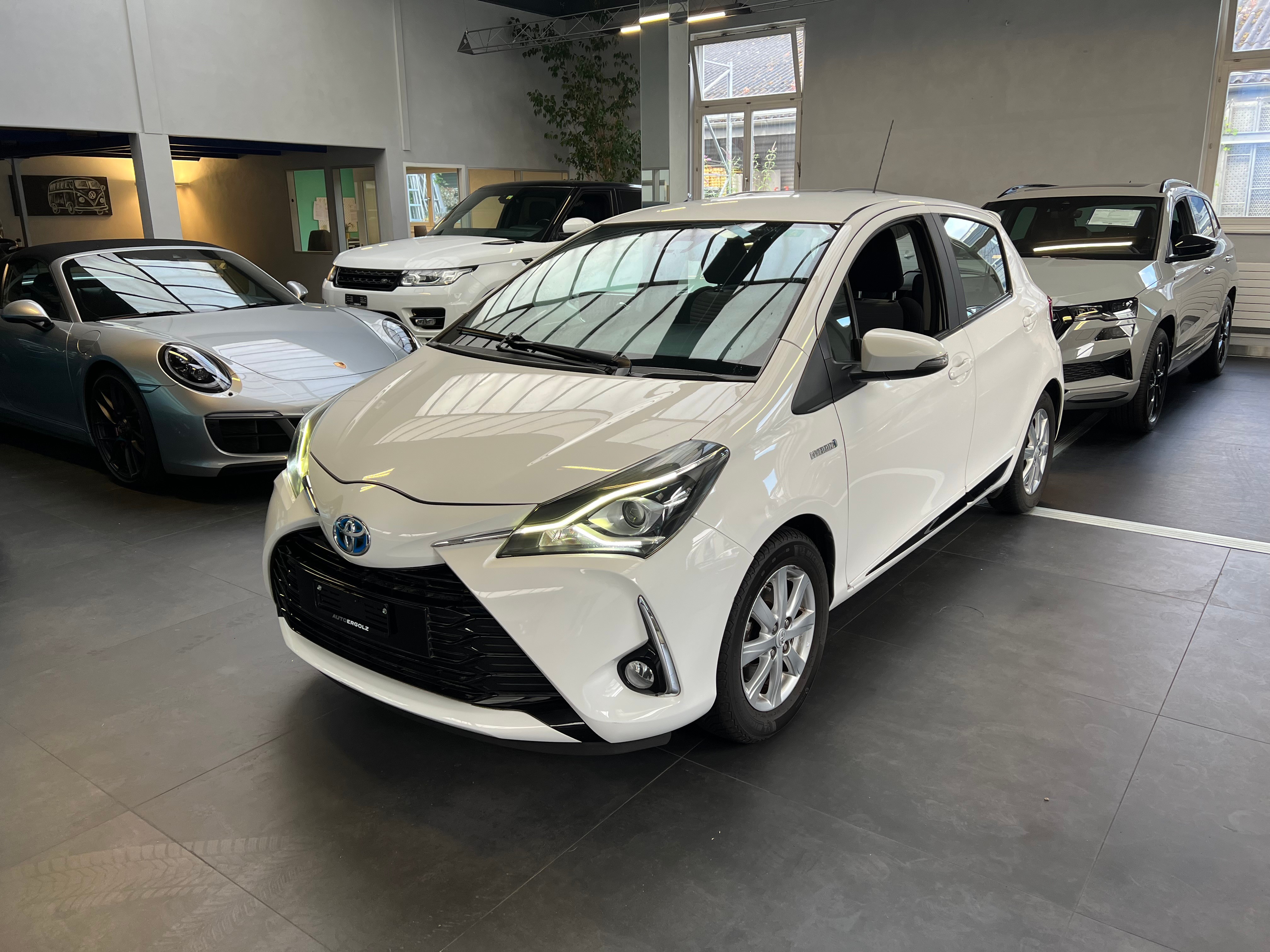 TOYOTA Yaris 1.5 VVT-i Hybrid Trend e-CVT