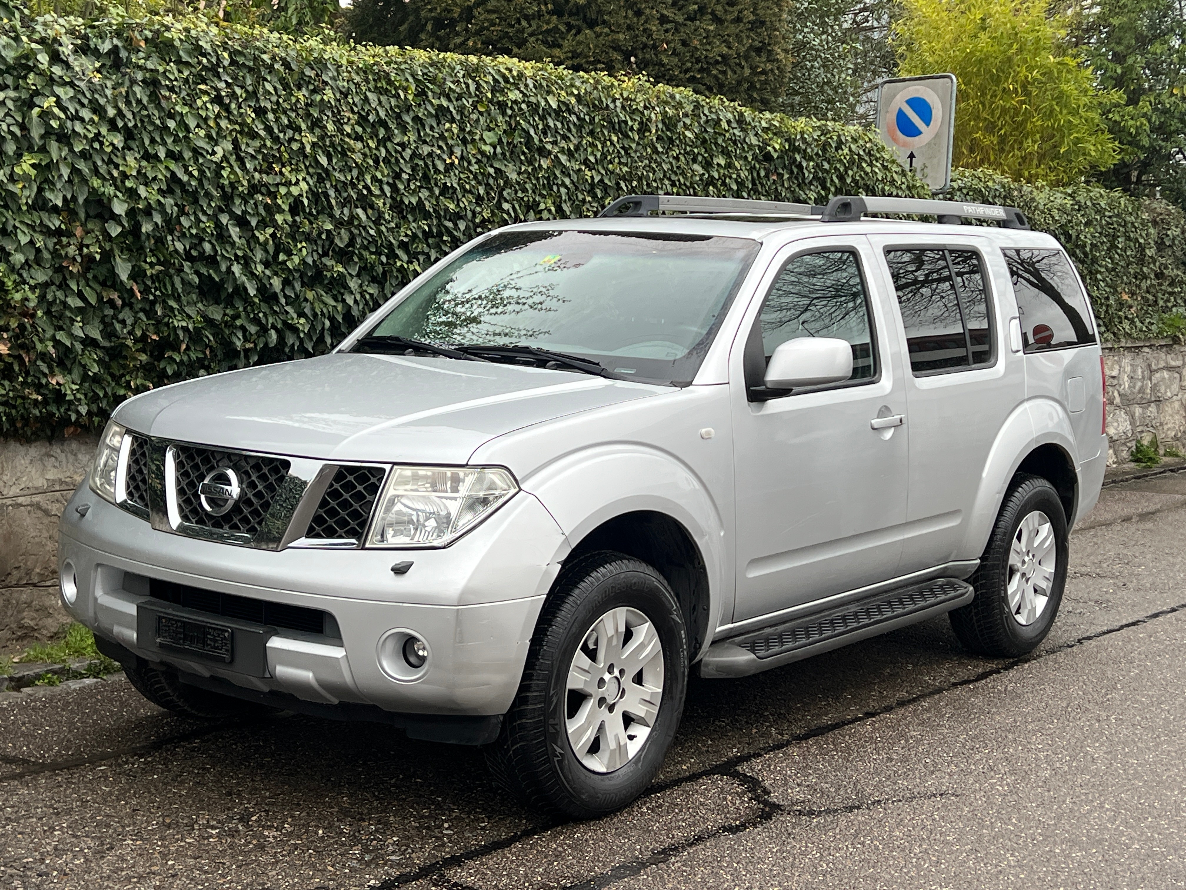 NISSAN Pathfinder 2.5 dCi LE