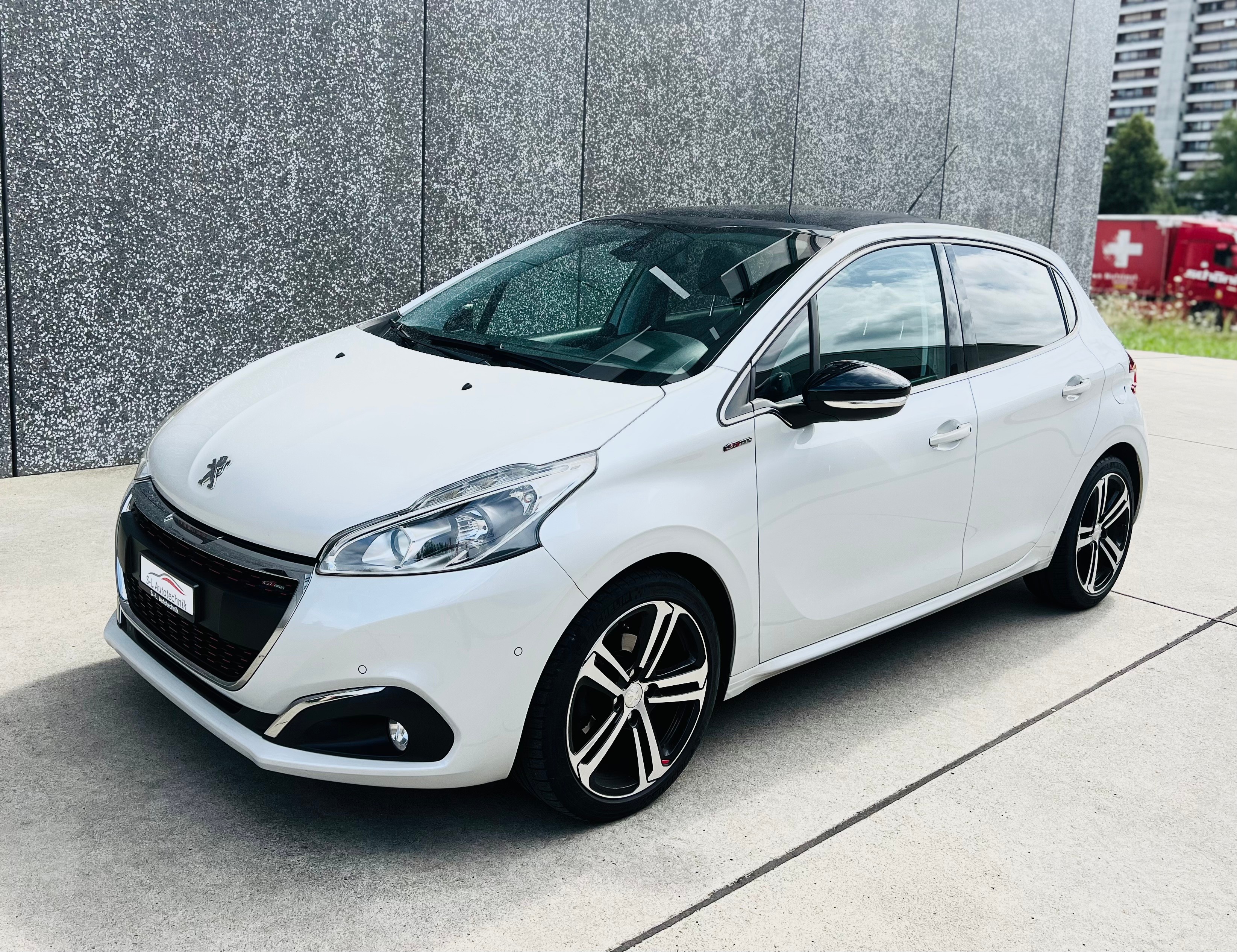 PEUGEOT 208 1.2 THP Allure