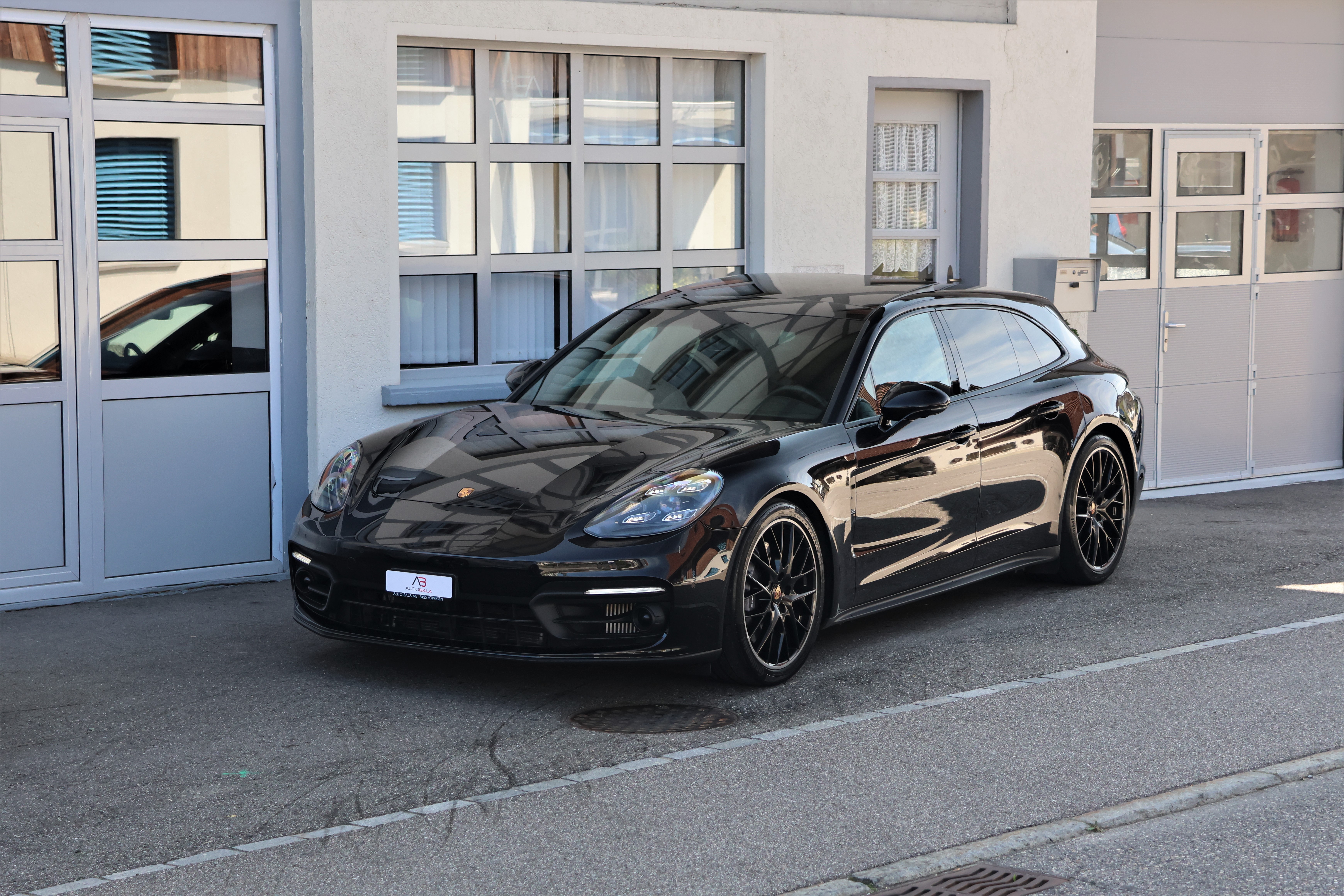 PORSCHE Panamera 4 Sport Turismo PDK (CH) 2+2y