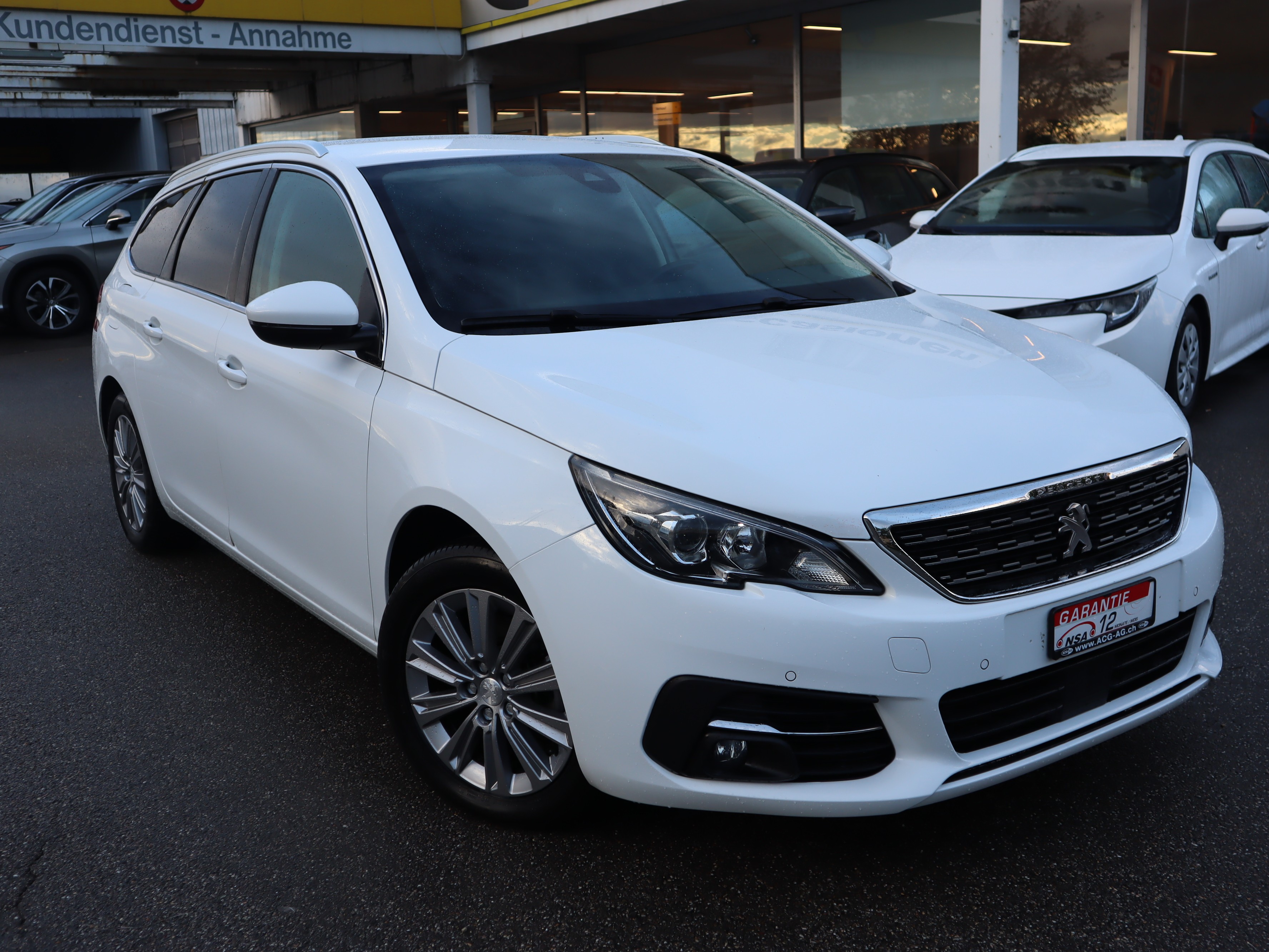 PEUGEOT 308 SW 1.5 BlueHDI Allure EAT8 ** Teil-Leder Ausstattung ** Gr-Navi ** RF-Kamera ** Frisch Ab MFK & Service **