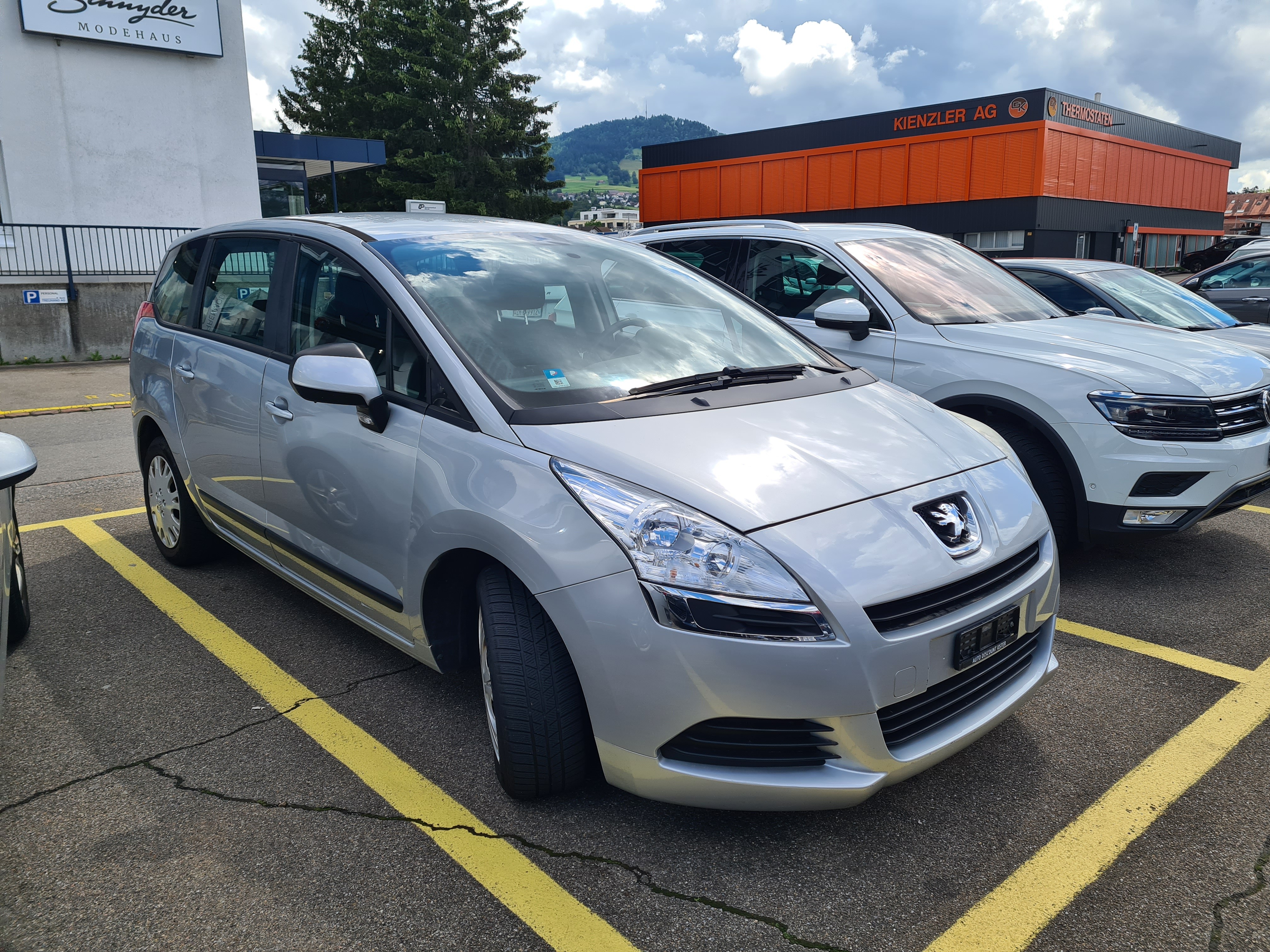 PEUGEOT 5008 1.6 16V VTI Trendy Clim