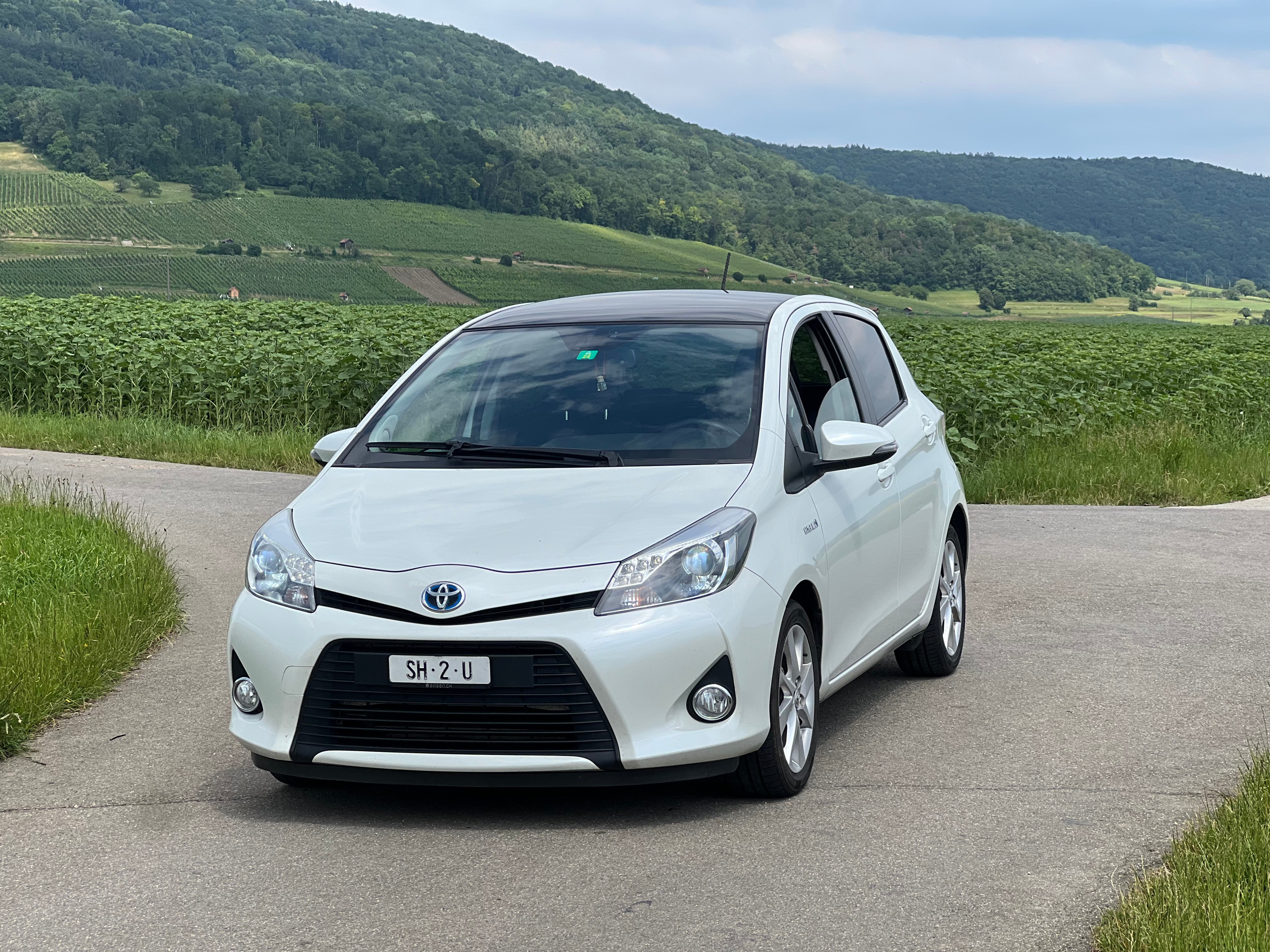 TOYOTA Yaris 1.5 VVT-i Hybrid Sol Premium CVT