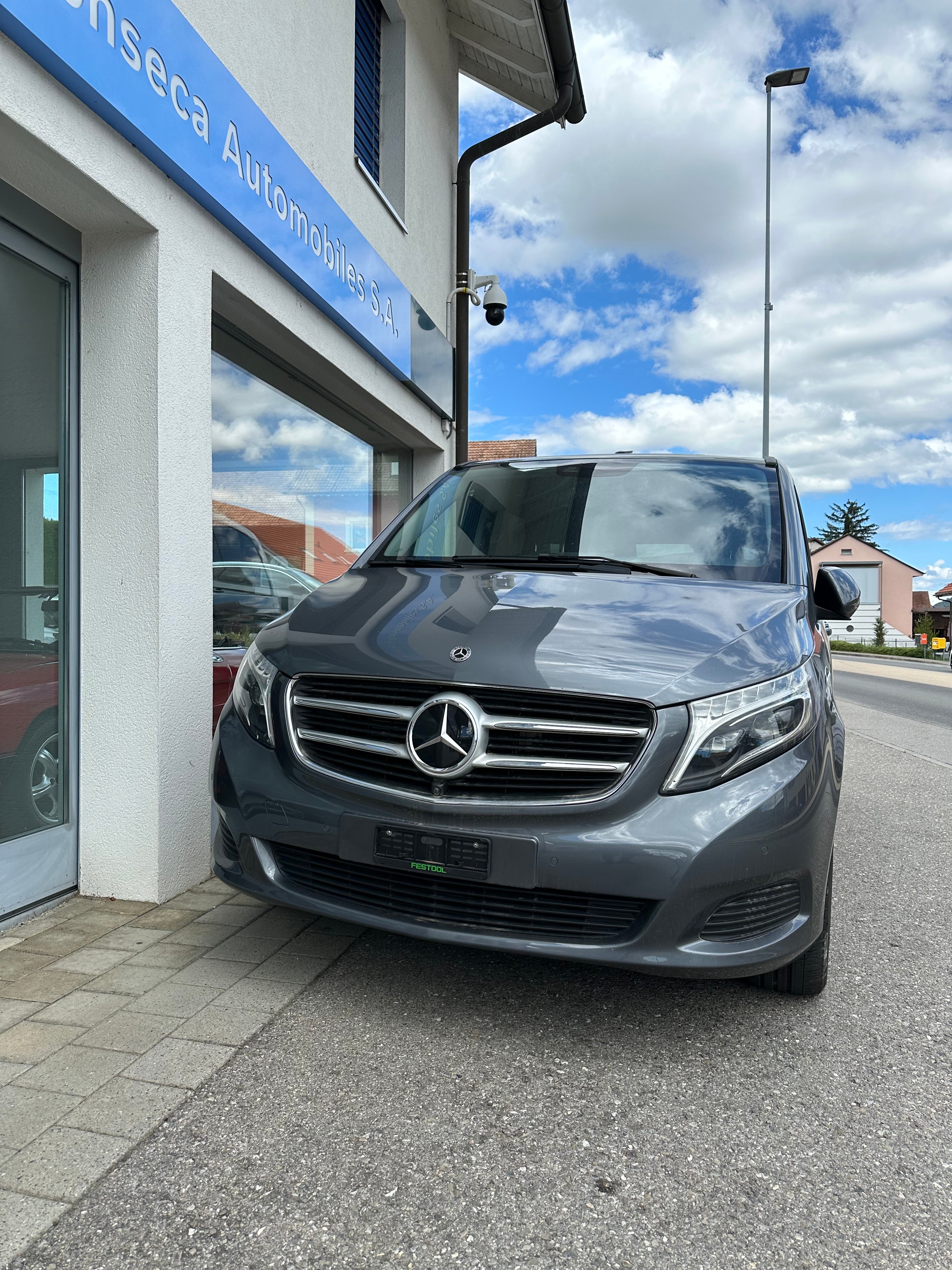 MERCEDES-BENZ V 250