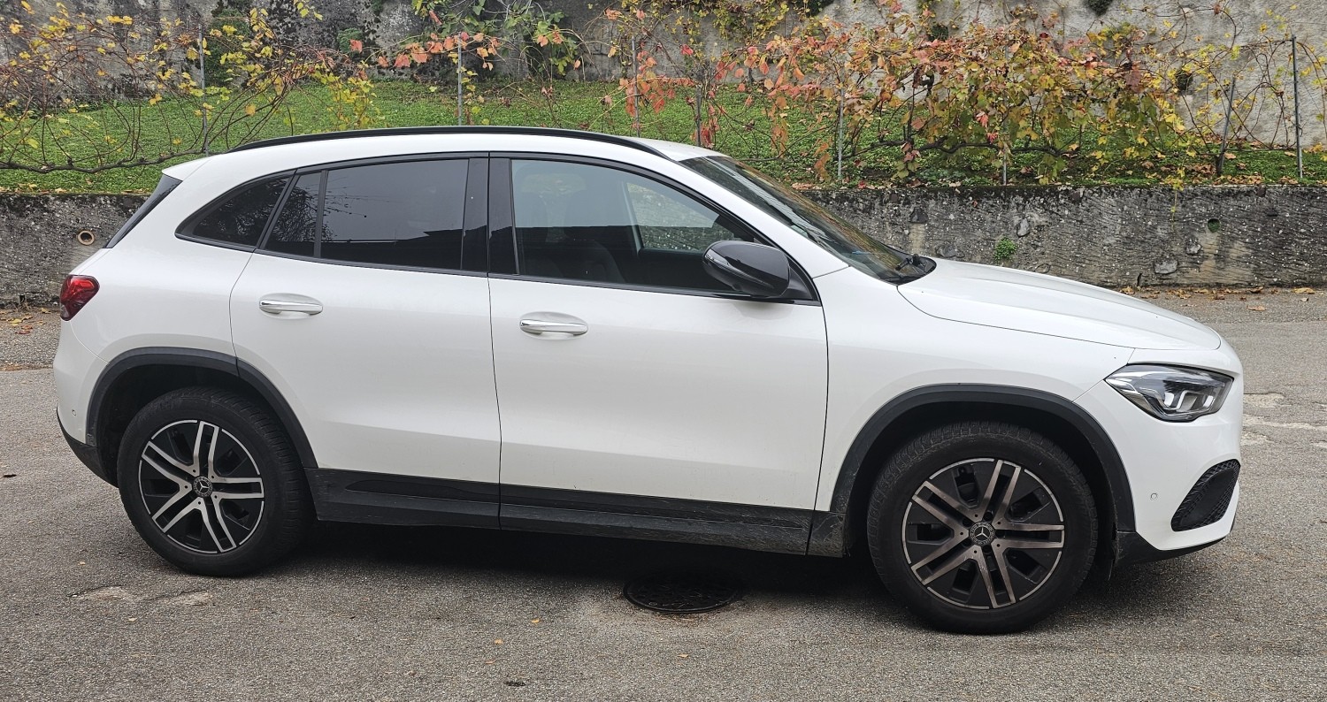 MERCEDES-BENZ GLA 180 Edition 1. 7G-DCT