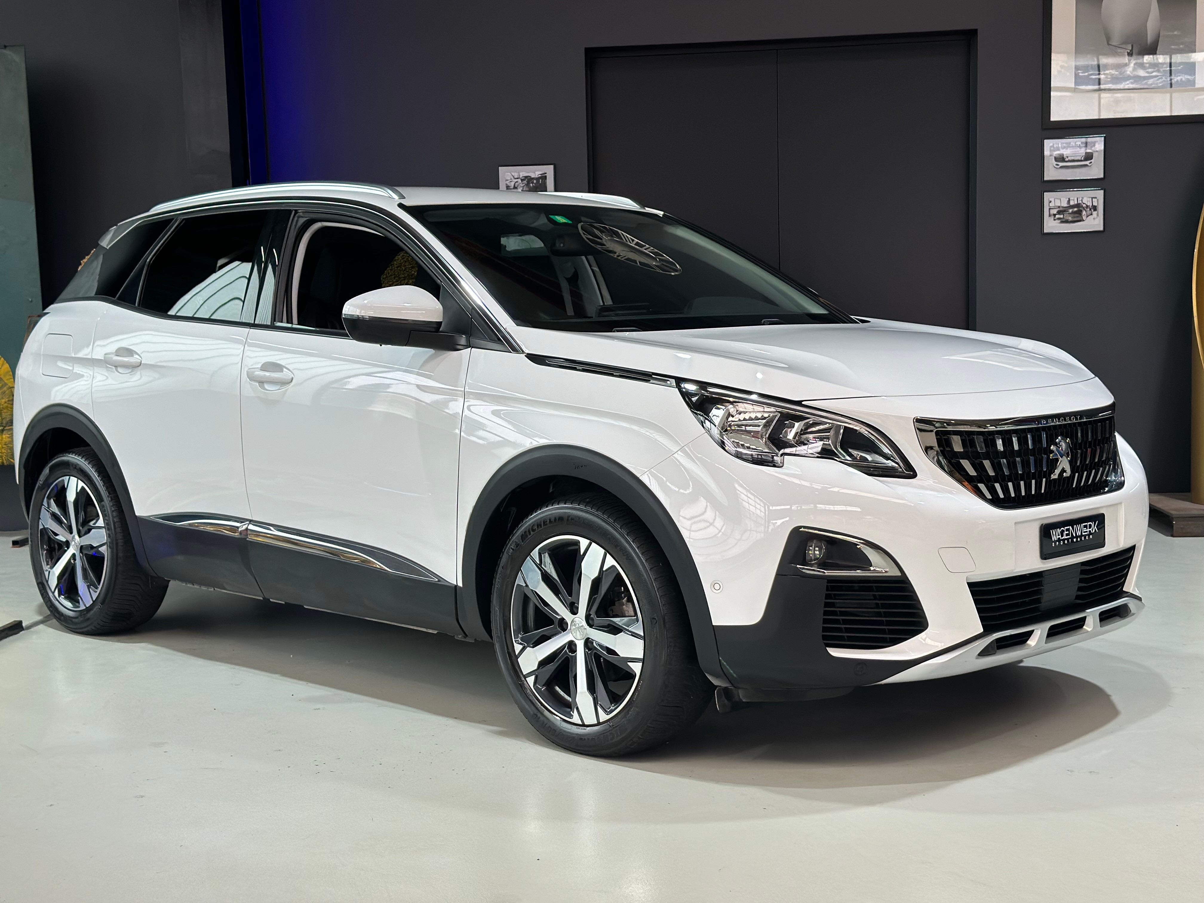 PEUGEOT 3008 1.2 PureTech Business Line EAT