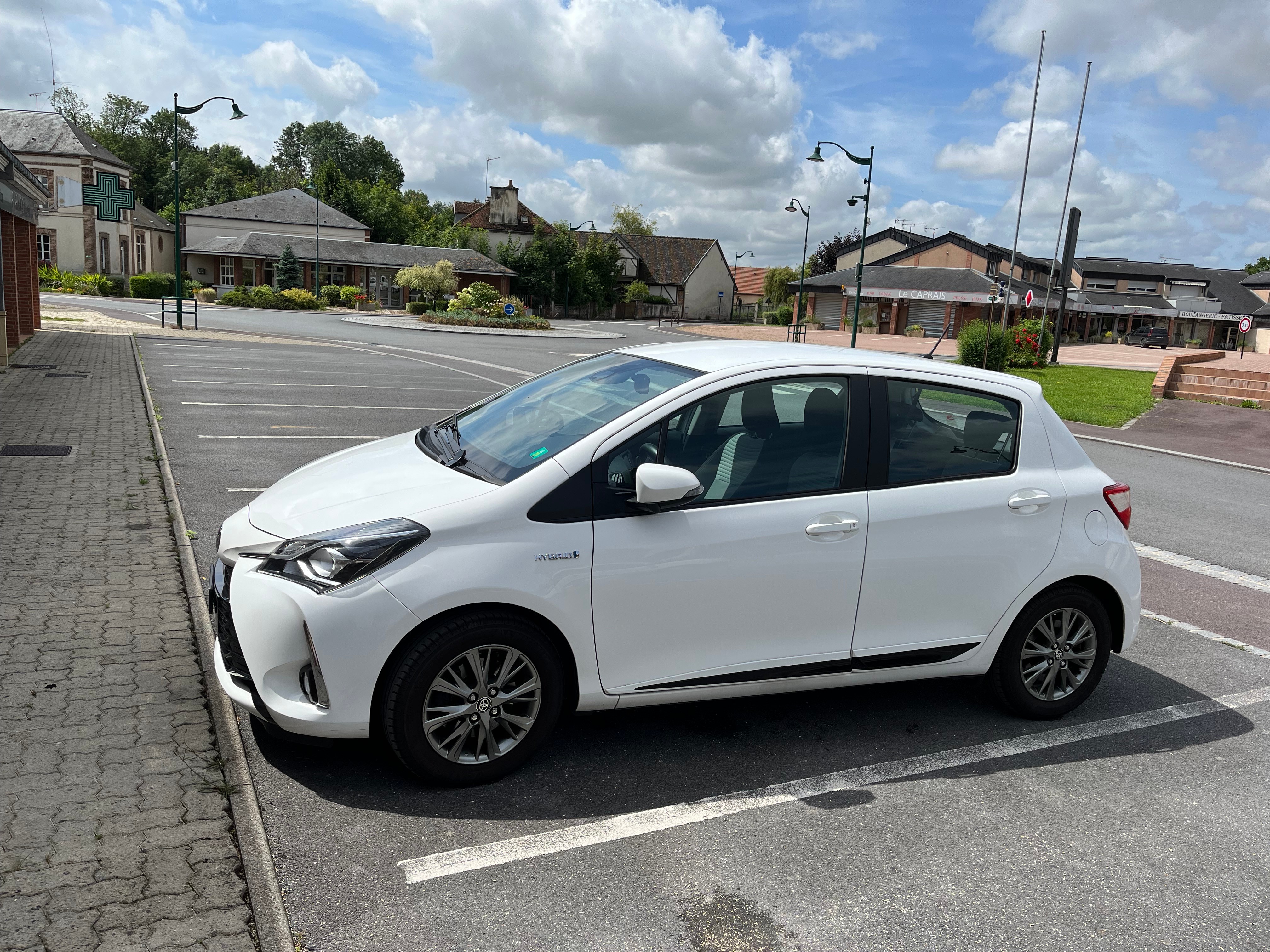 TOYOTA Yaris 1.5 VVT-i Hybrid Comfort e-CVT