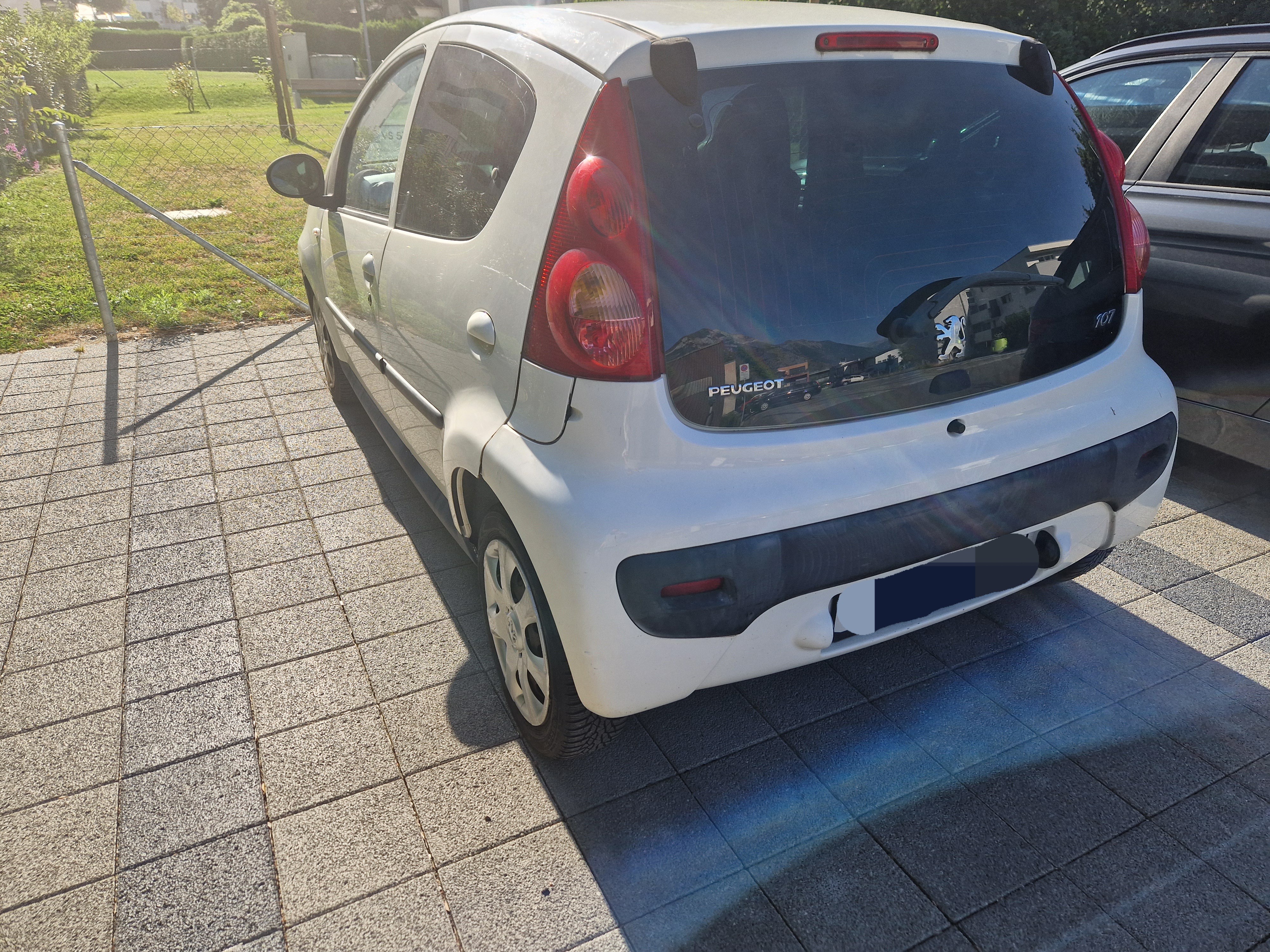 PEUGEOT 107