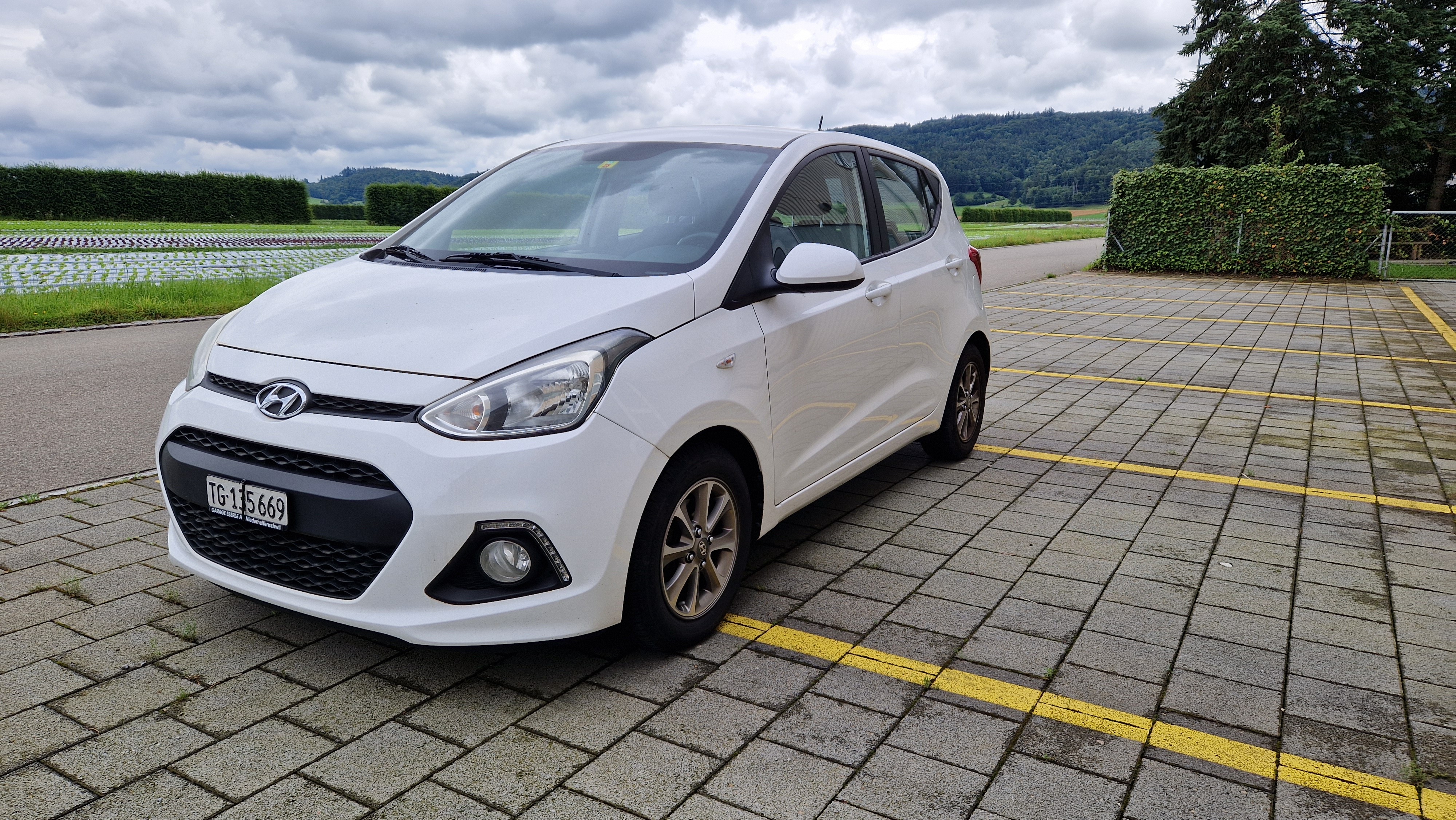 HYUNDAI i10 1.0 Amplia