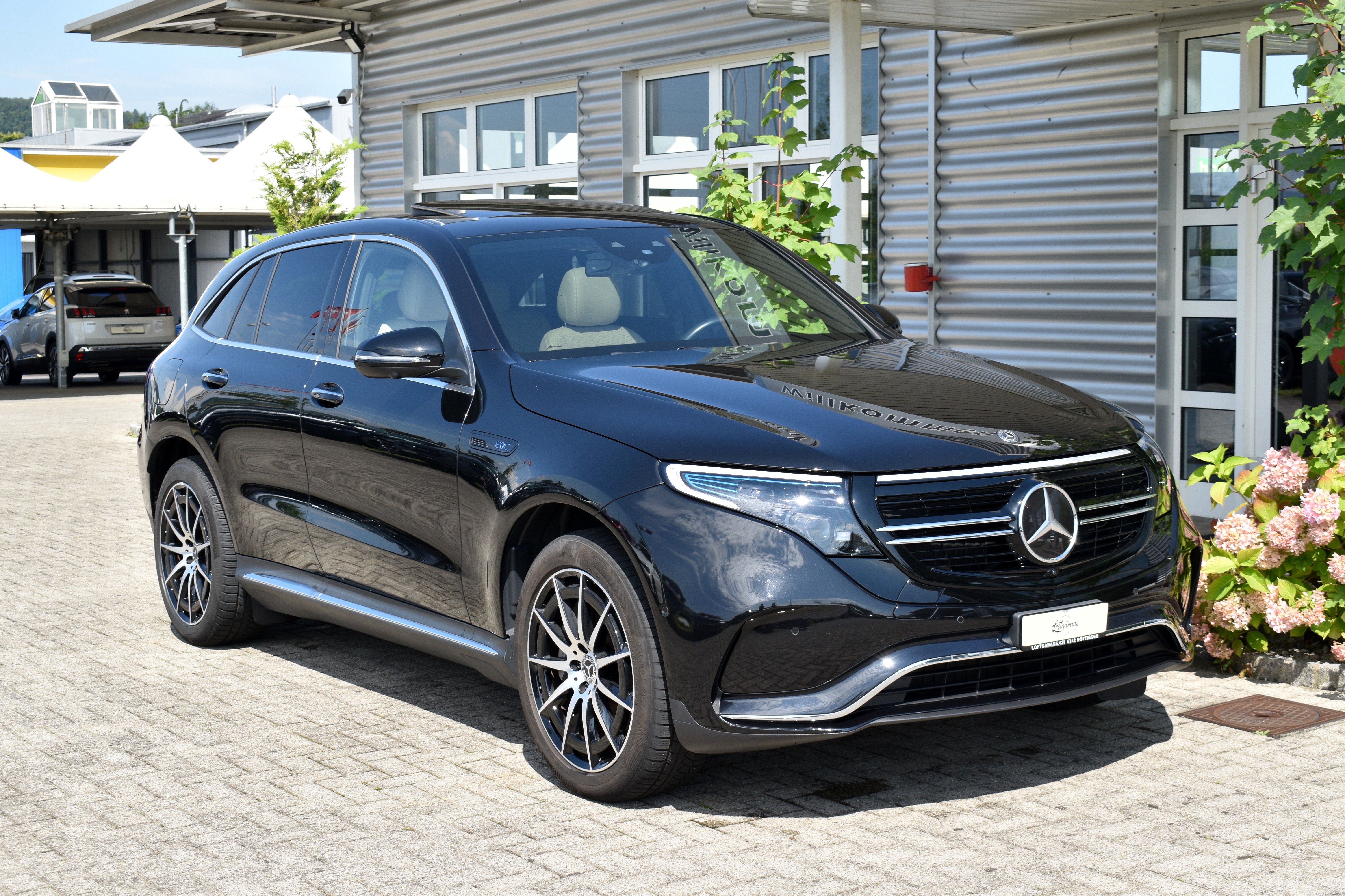 MERCEDES-BENZ EQC 400 AMG Line 4Matic AHK 1.8T (CH Auto) Voll-Ausstattung