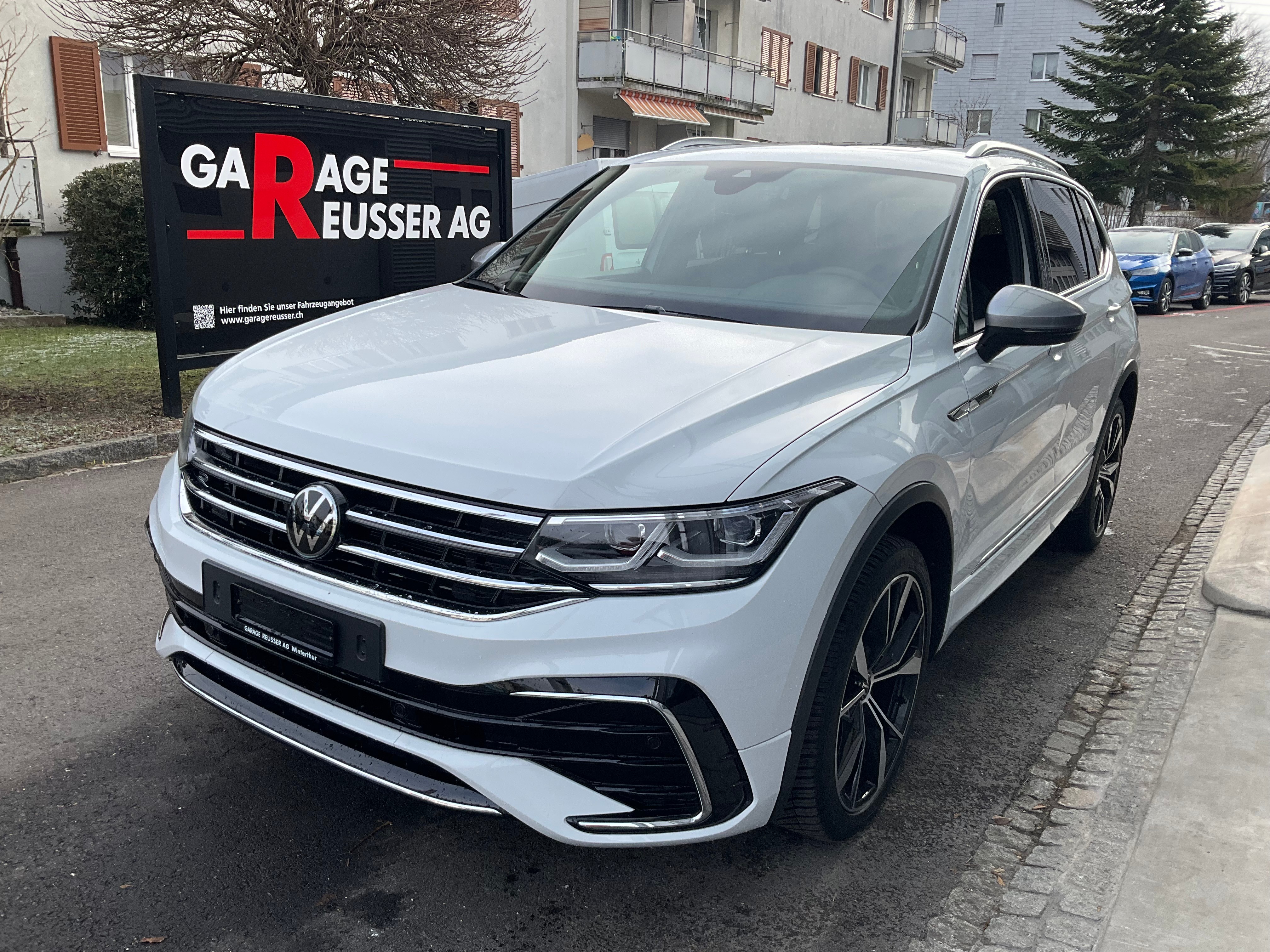 VW TIGUAN ALLSPACE 2.0TSI R-LINE 4MOTION DSG *** 7-SITZER & PANORAMAGLASDACH ***