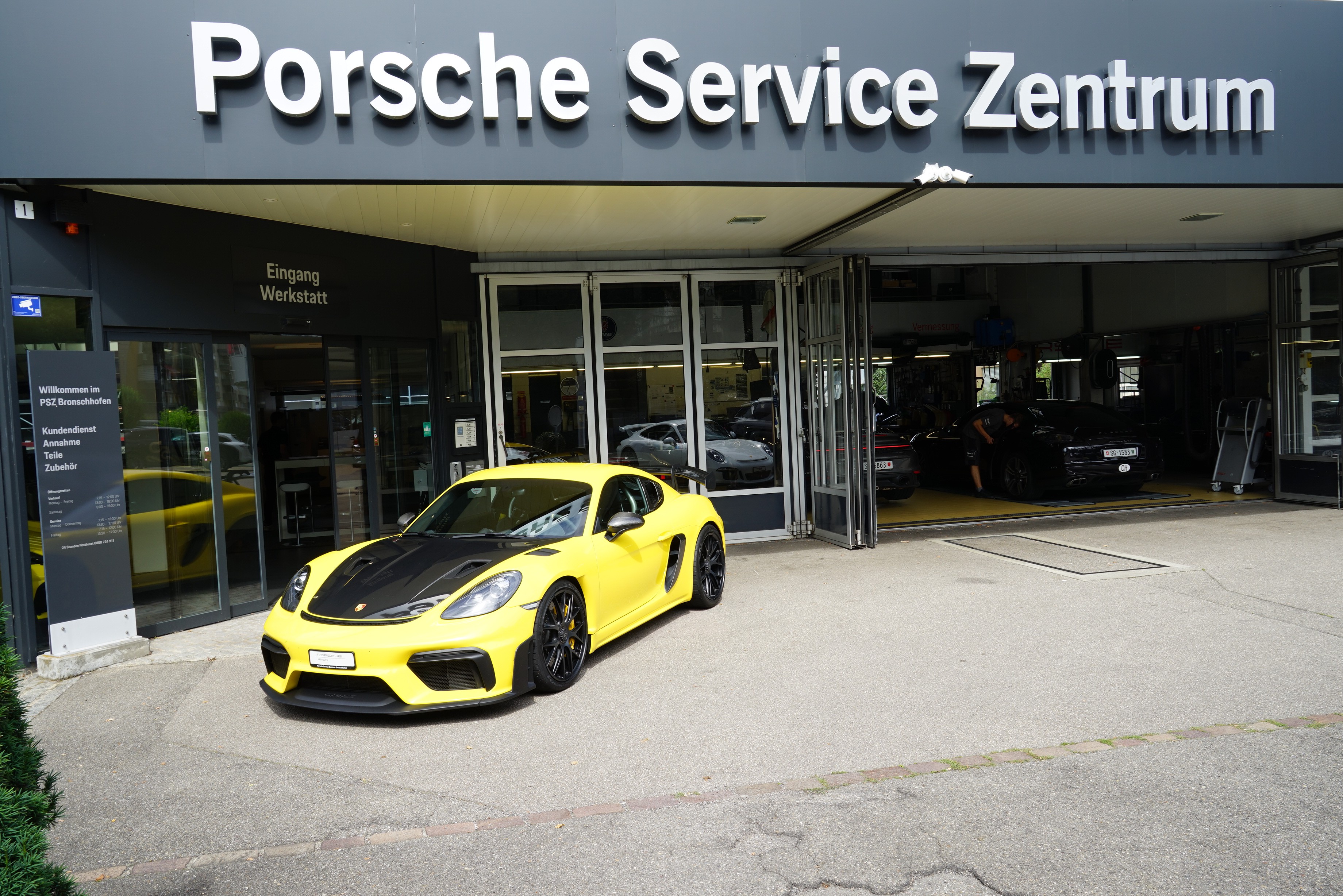 PORSCHE 718 Cayman GT4 RS PDK