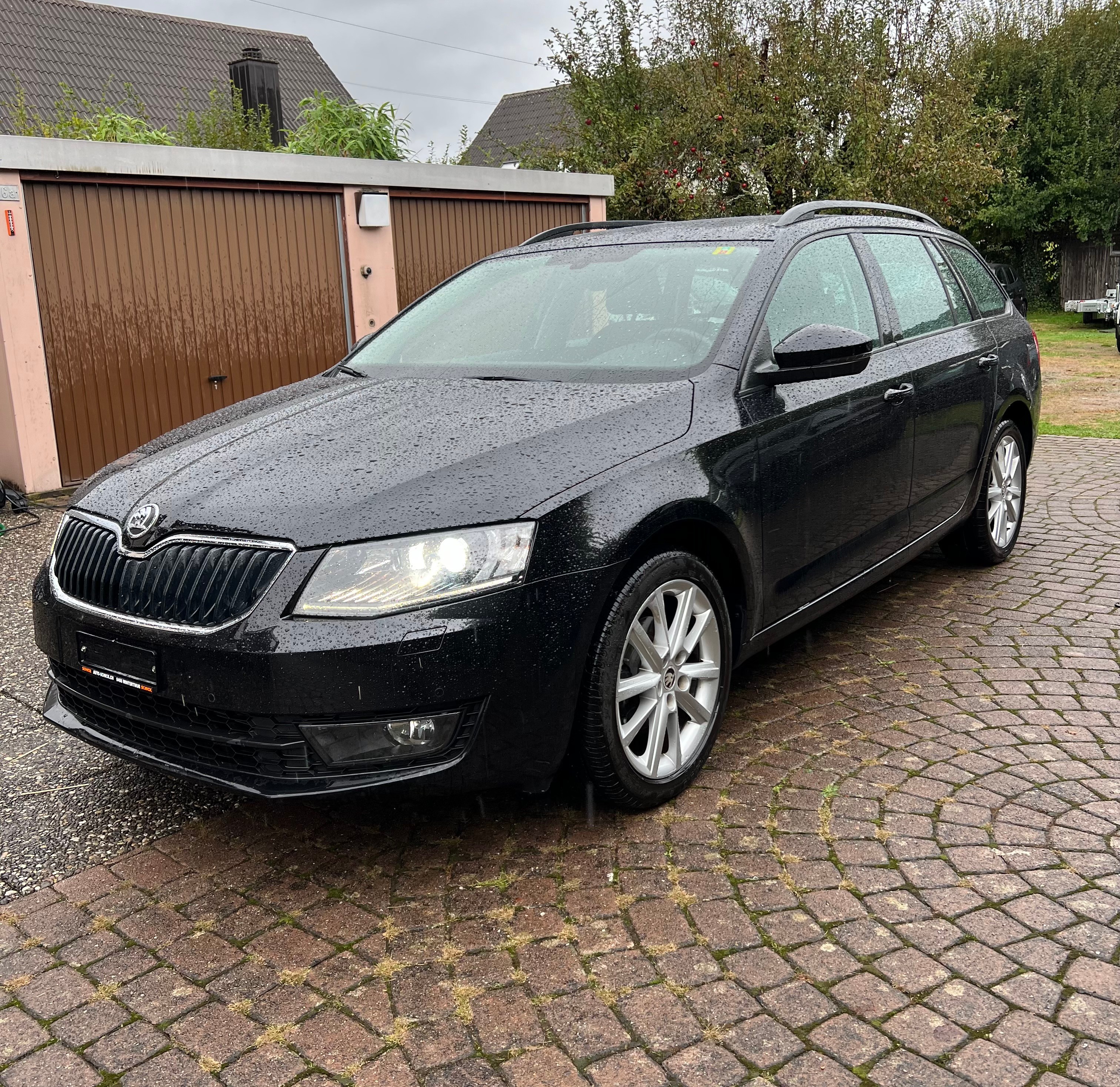 SKODA Octavia Combi 1.6 TDI Elegance DSG