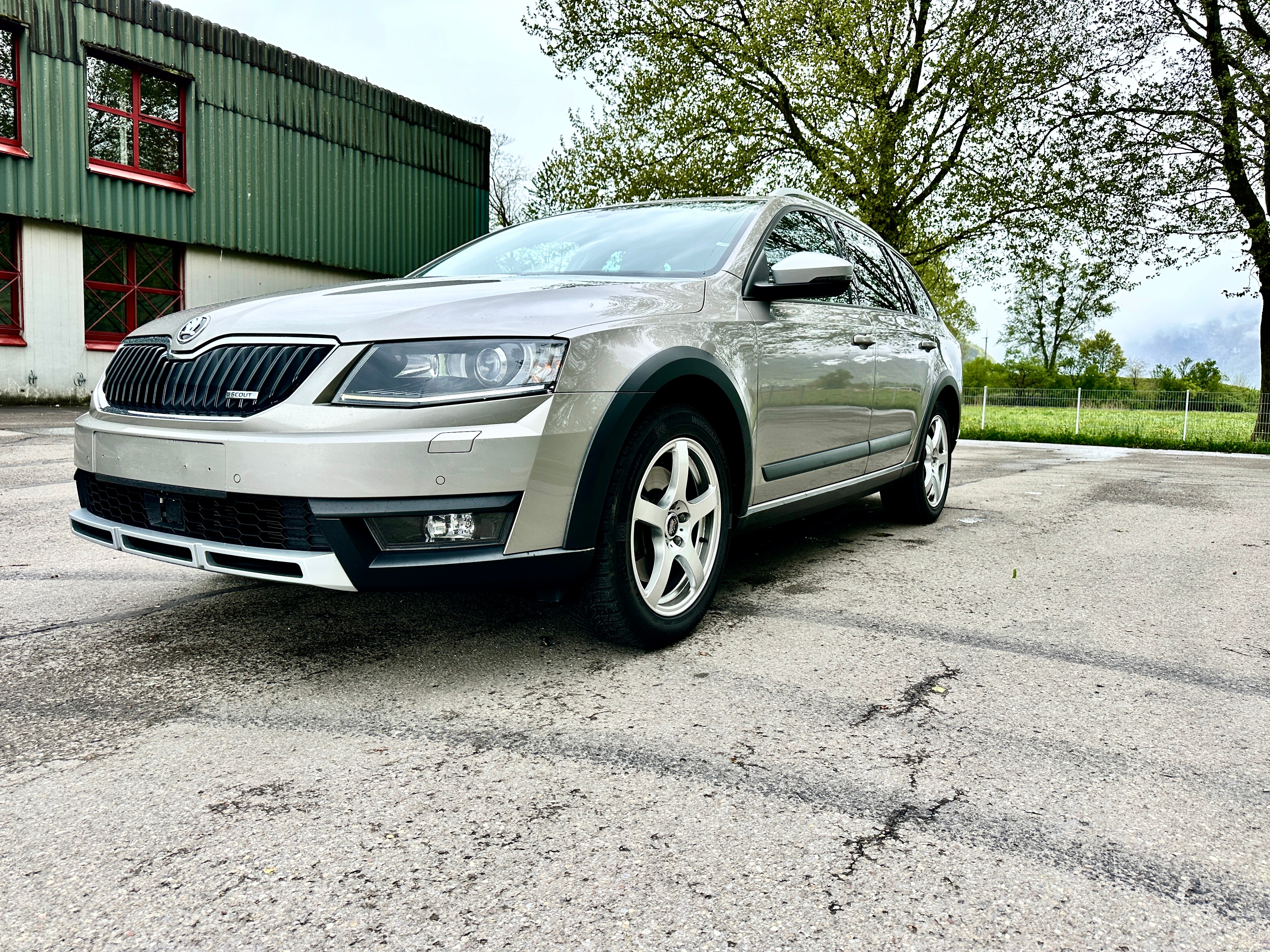 SKODA Octavia Combi 2.0 TDI Scout 4x4 DSG