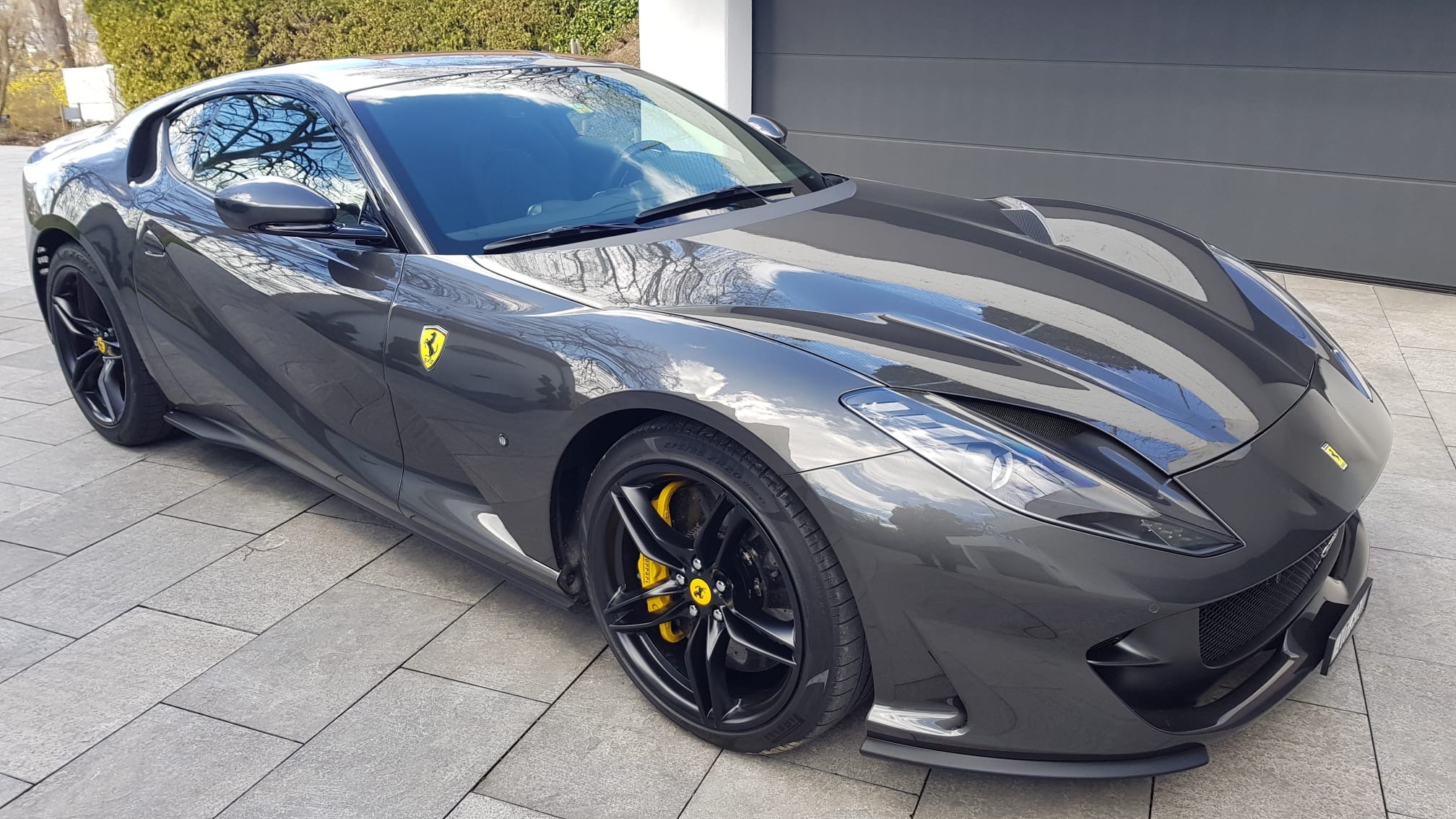 FERRARI 812 Superfast