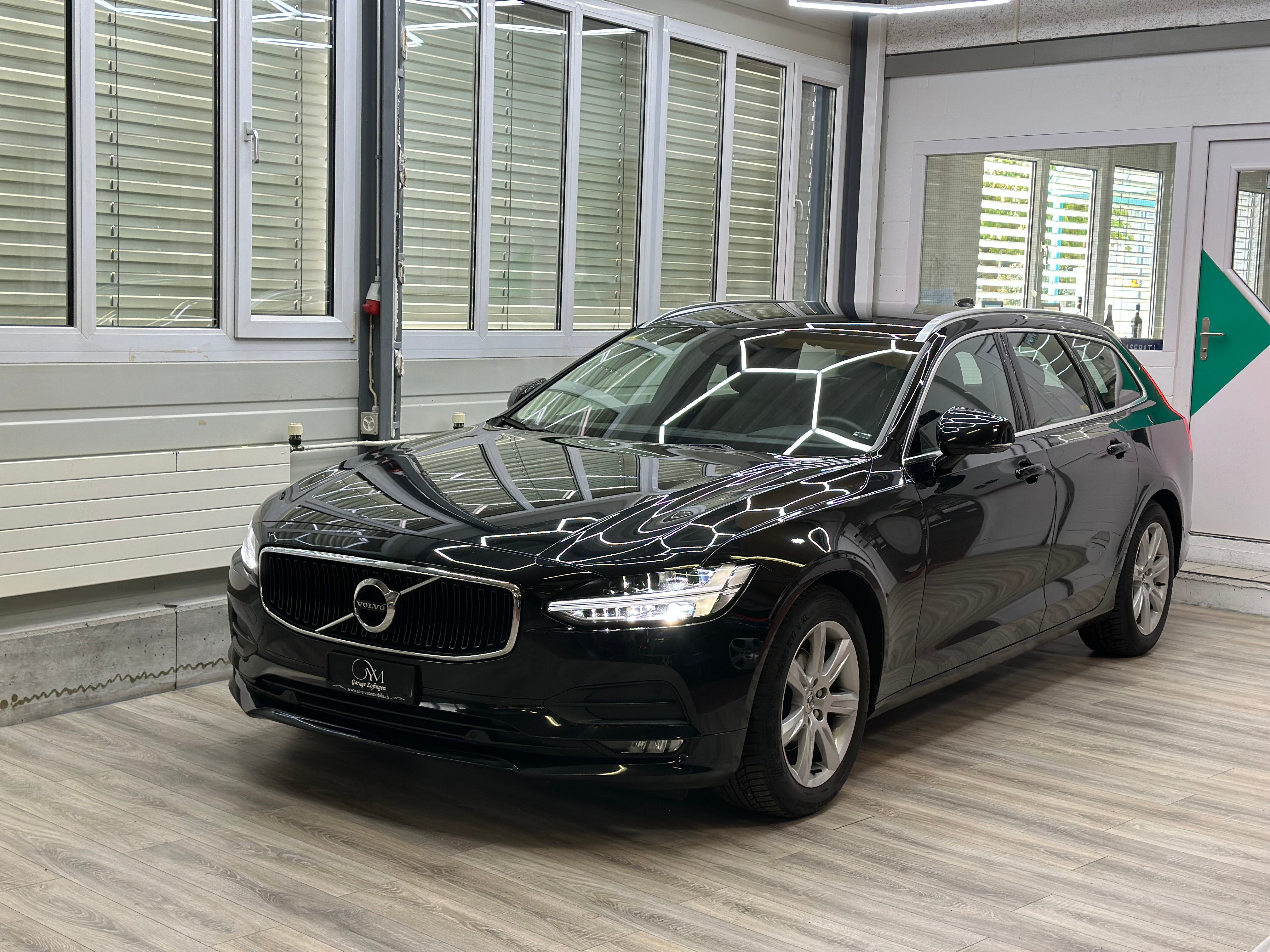 VOLVO V90 D4 AWD Momentum Geartronic