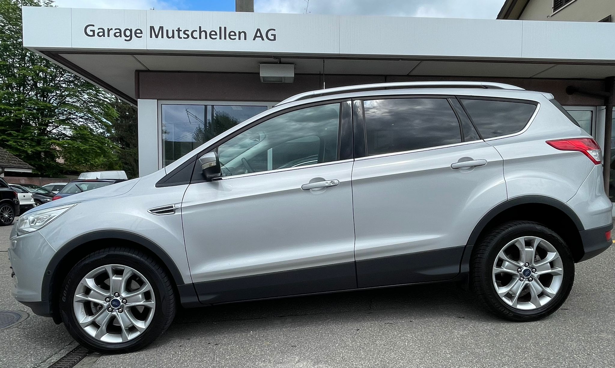 FORD KUGA 2.0 TDCi starker 180PS Teuerste VersionTitanium 4WD PowerShift