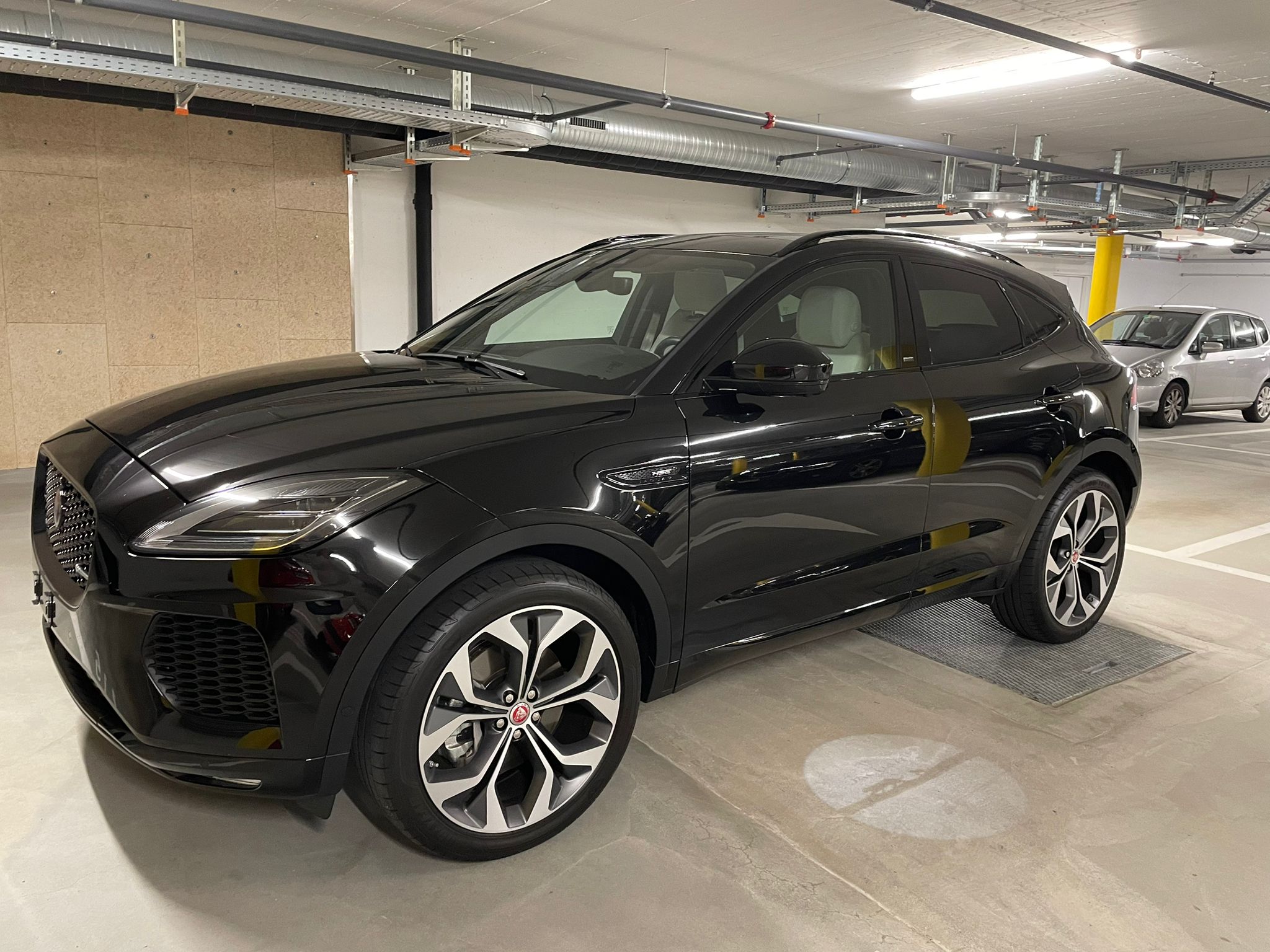 JAGUAR E-Pace 2.0 P250 R-Dynamic HSE AWD