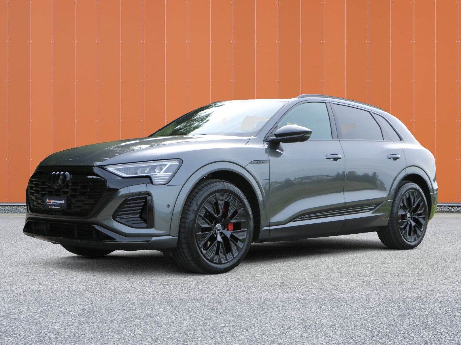 AUDI Q8 55 e-tron S line quattro