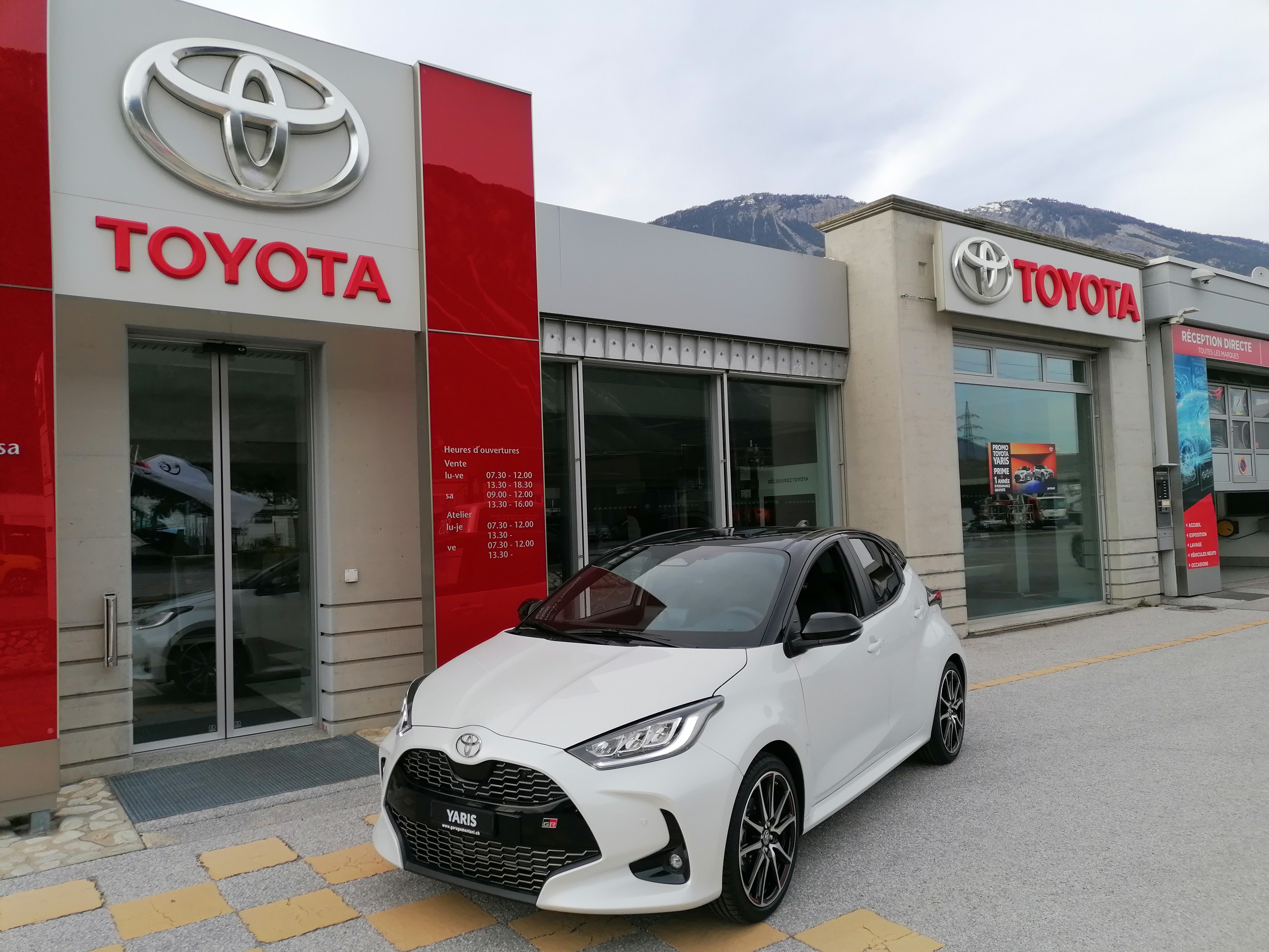 TOYOTA Yaris 1.5 GR Sport e-CVT