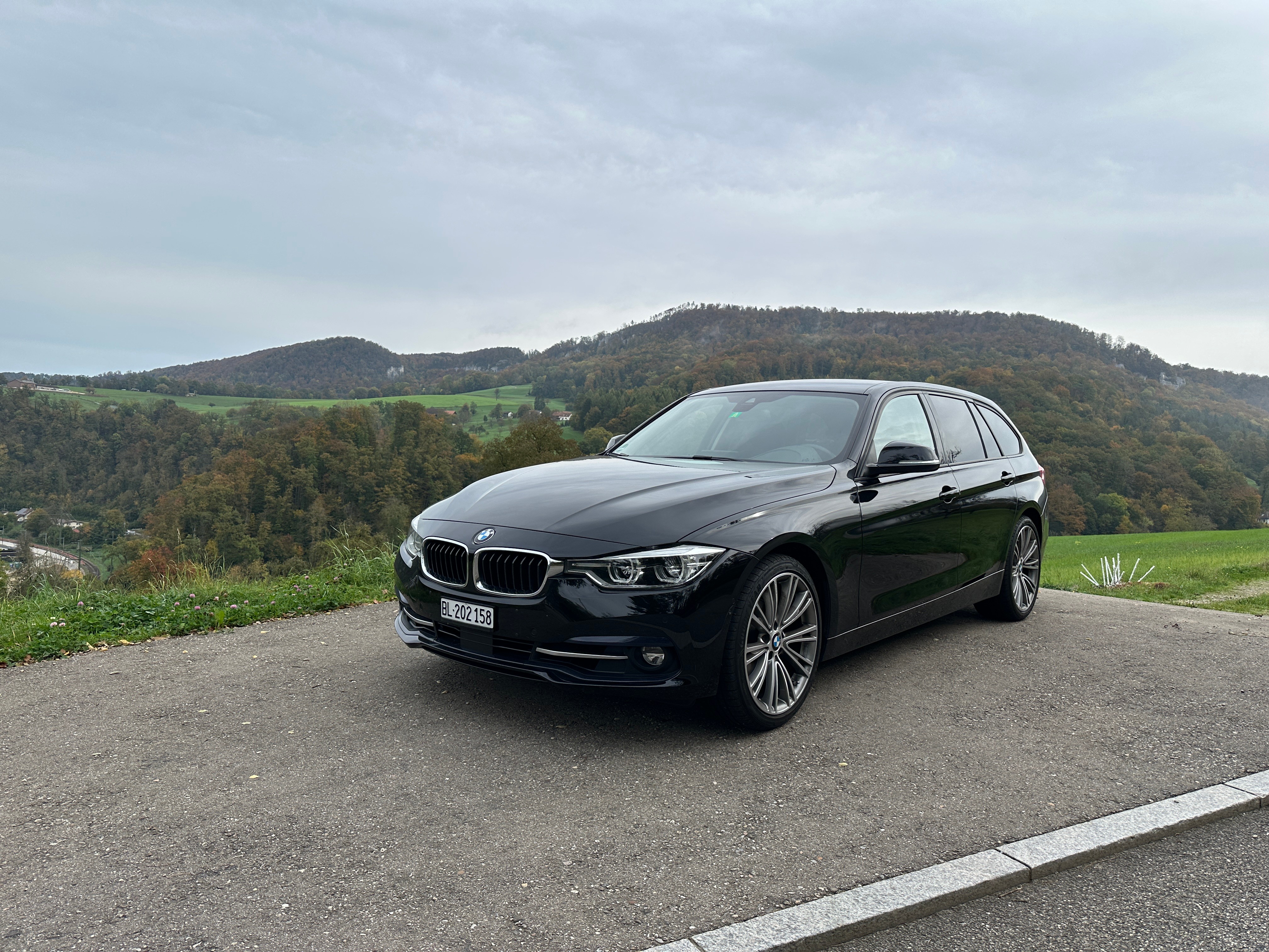 BMW 320i xDrive Touring Sport-Line