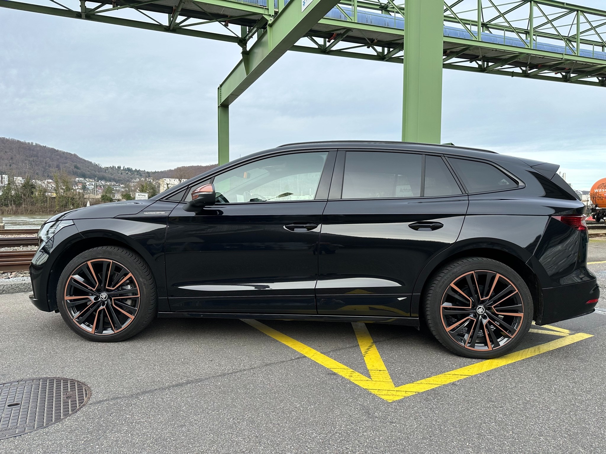 SKODA Enyaq iV 80x Founders Edition