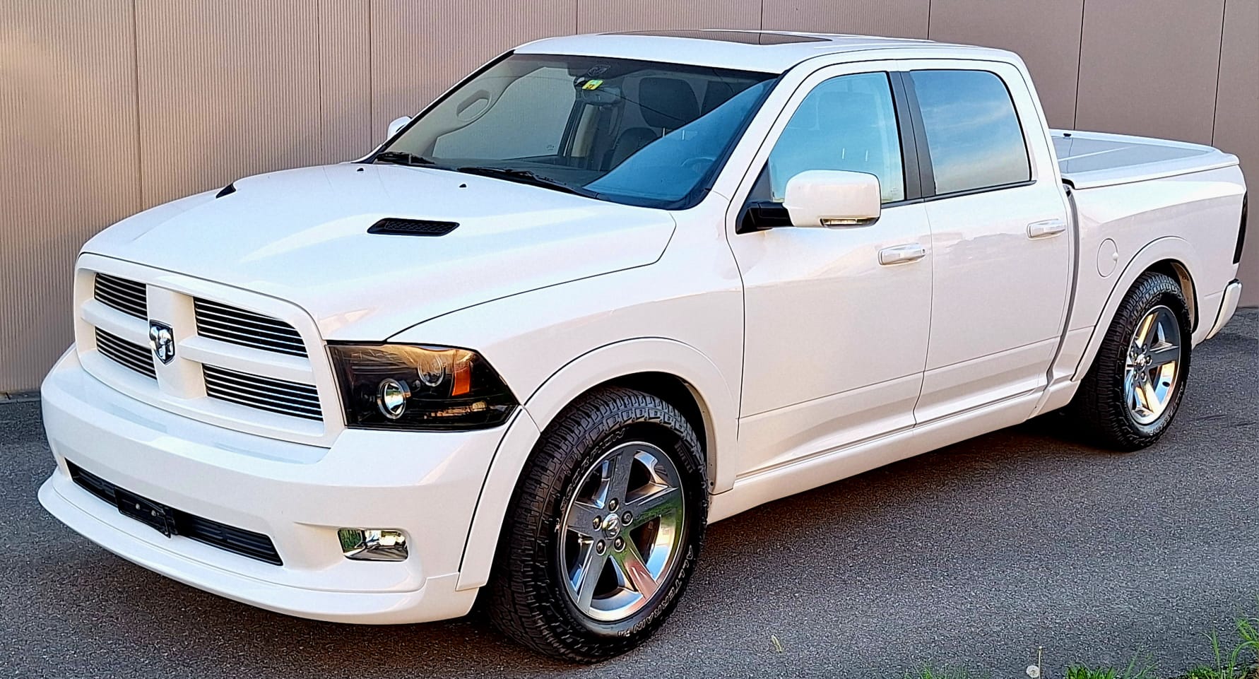 DODGE RAM 1500 5.7 HEMI V8