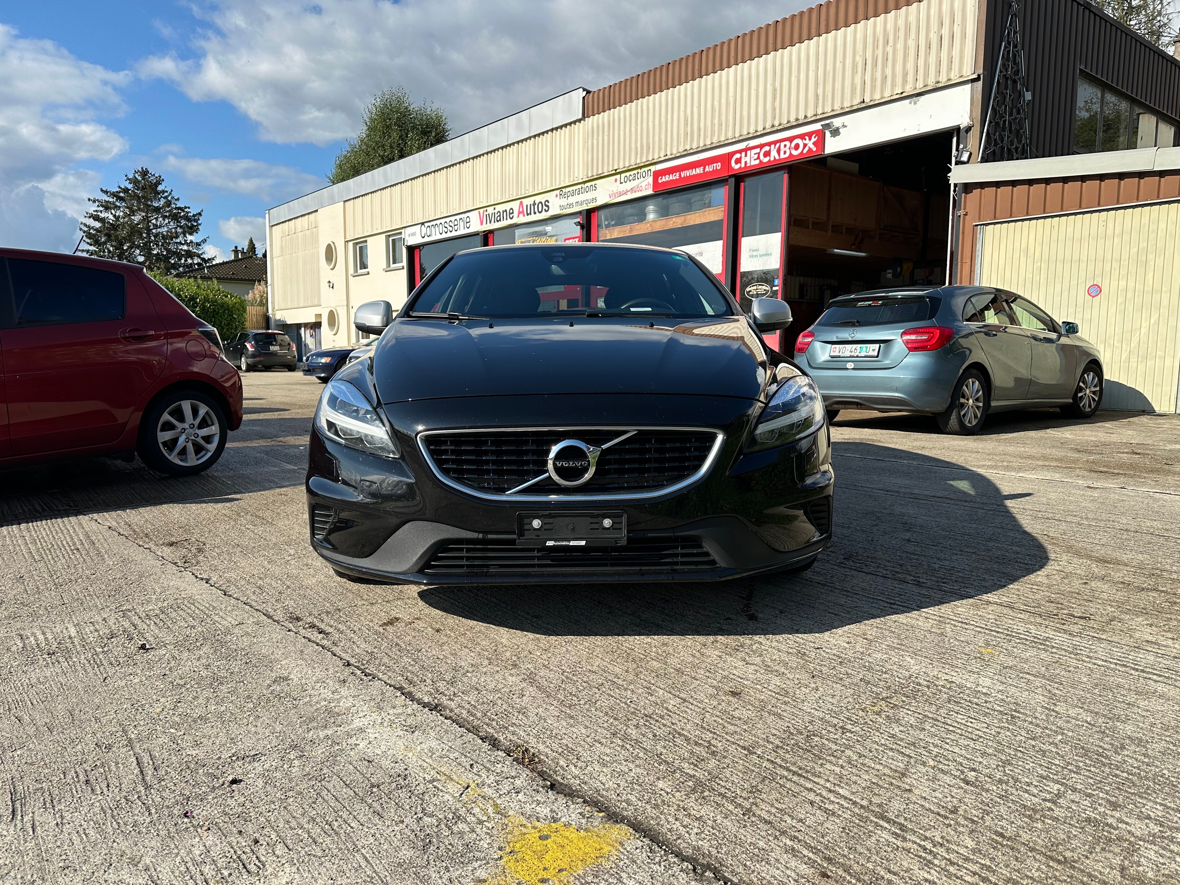 VOLVO V40 D2 Momentum R-Design Geartronic