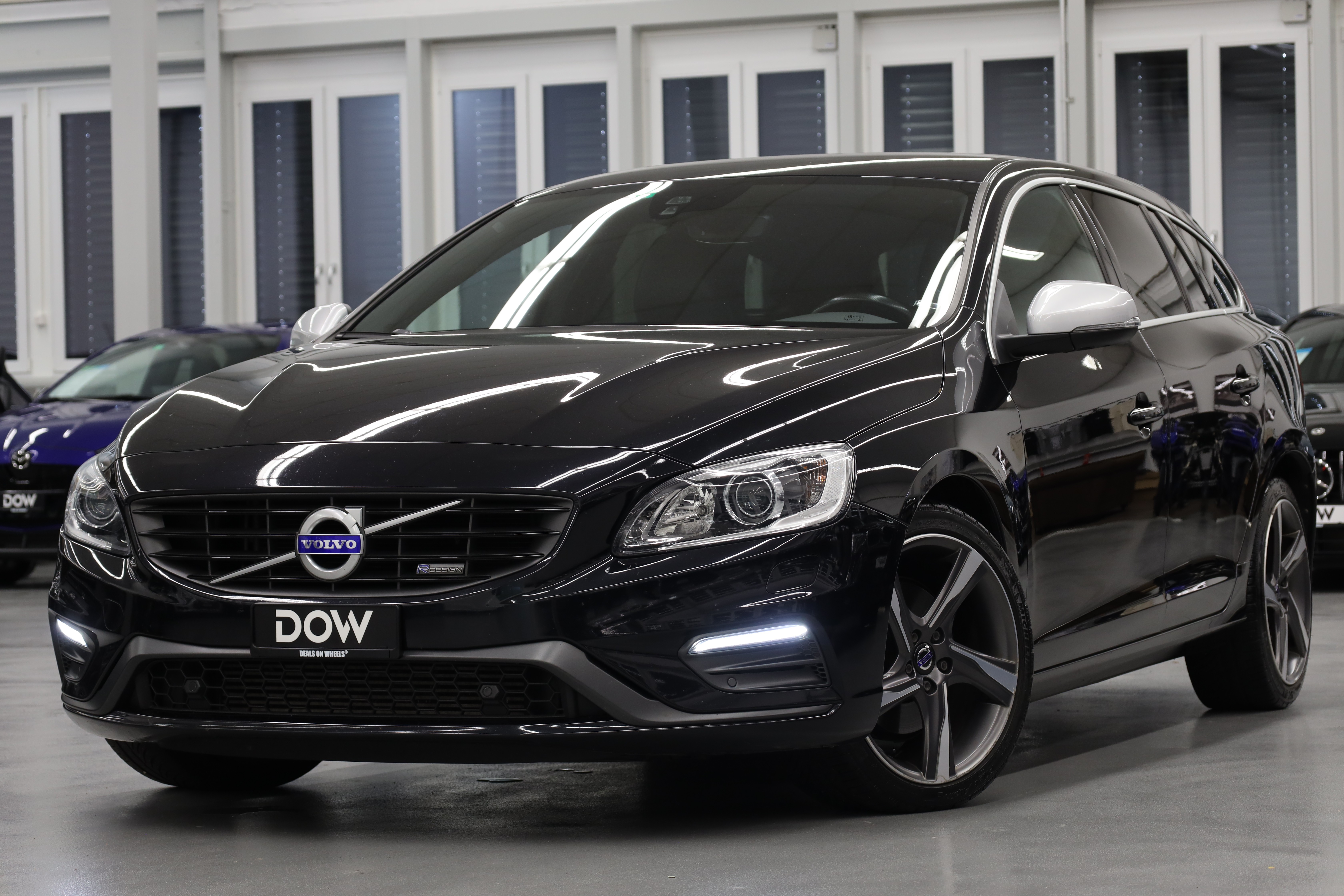 VOLVO V60 D4 Kinetic R-Design Geartronic