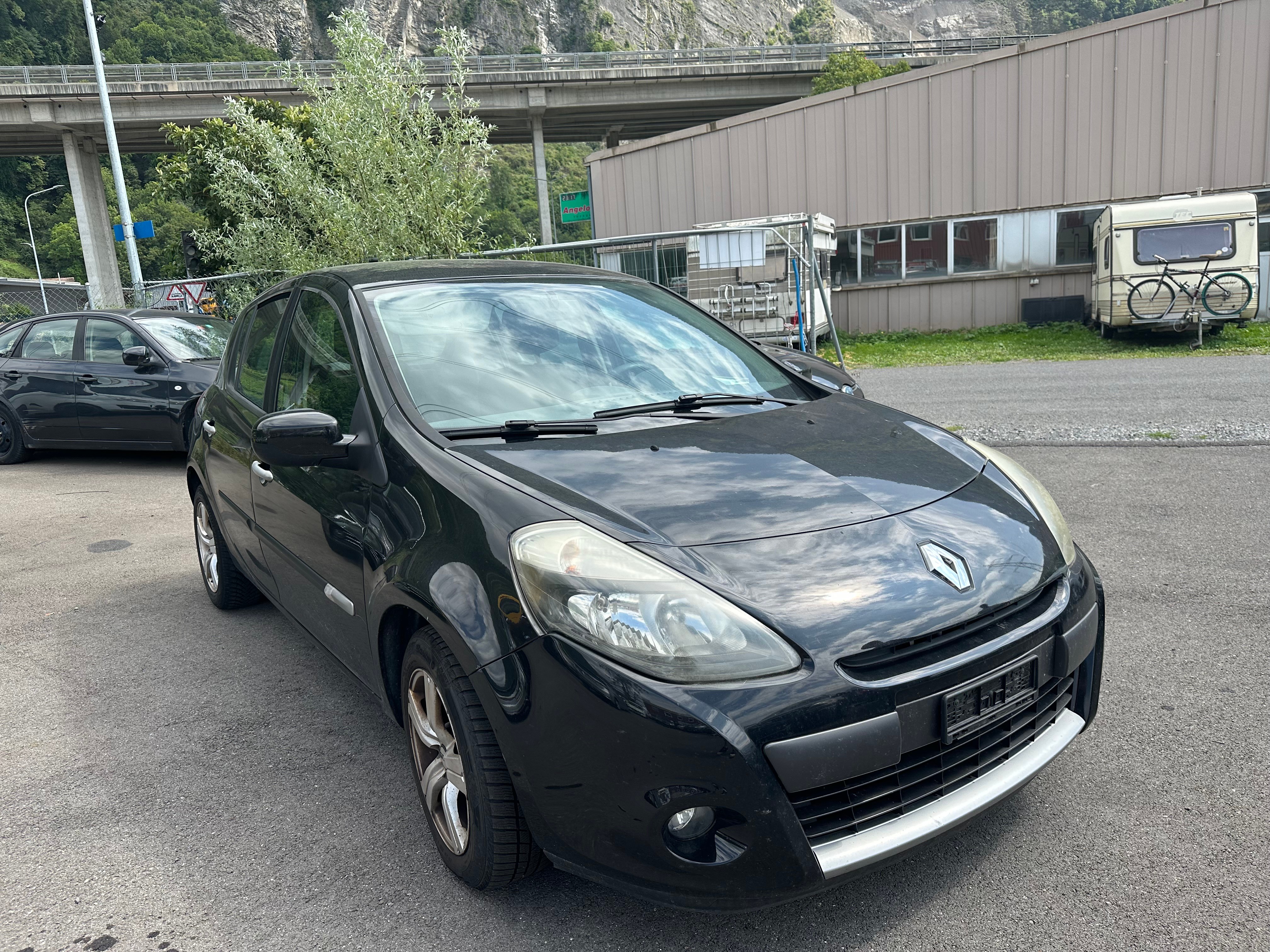 RENAULT Clio 1.6 16V Dynamique