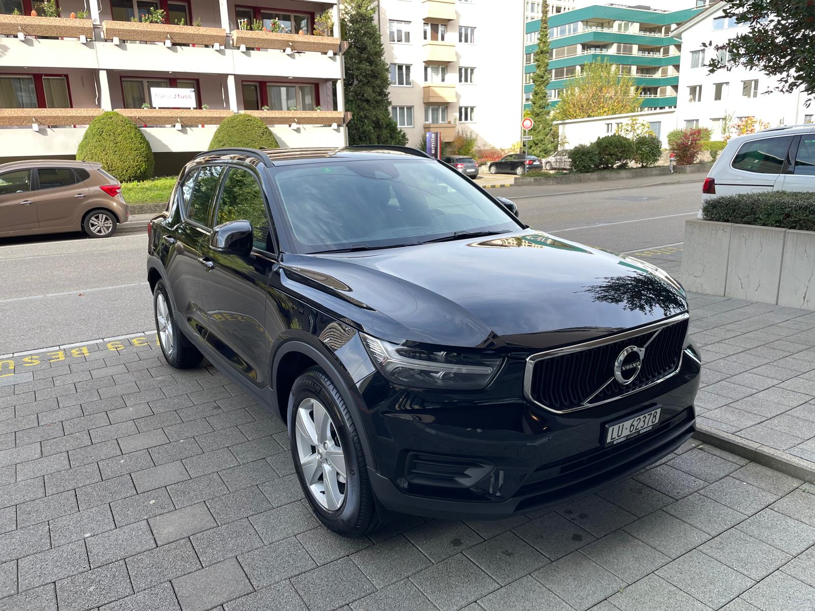 VOLVO XC40 T3 Momentum Light Geartronic