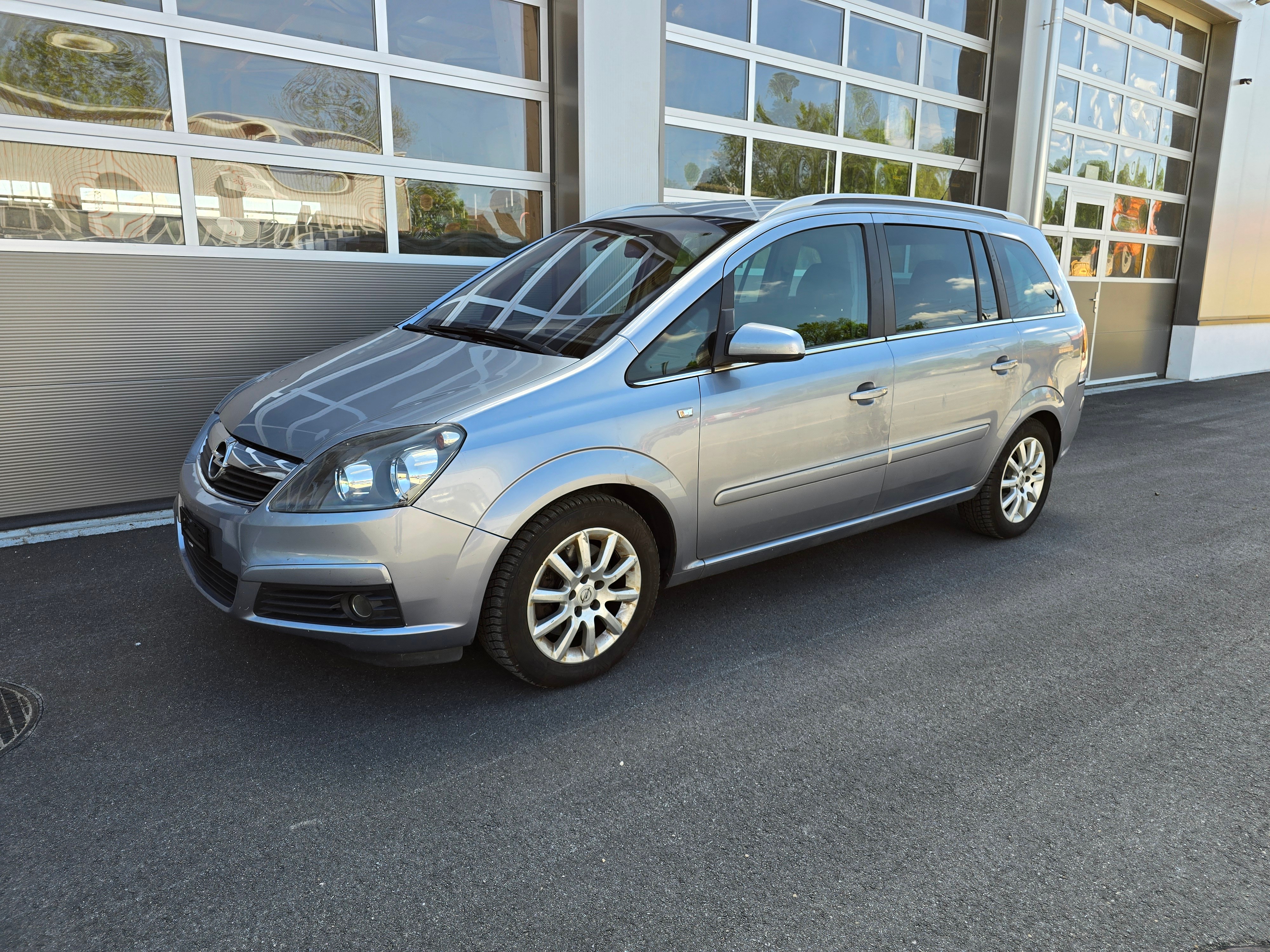 OPEL Zafira 2.2i 16V Enjoy