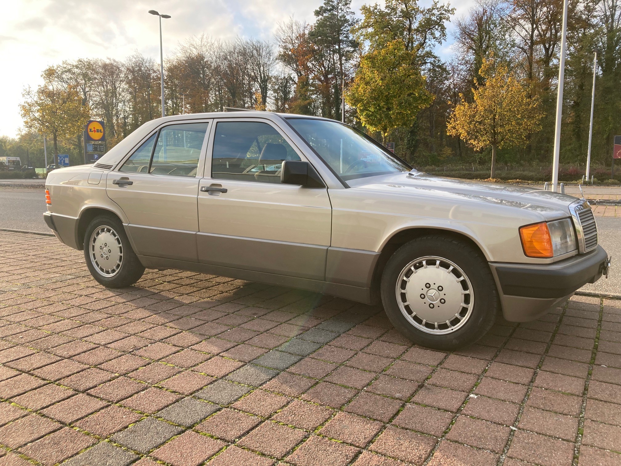 MERCEDES-BENZ 190 E 2.3