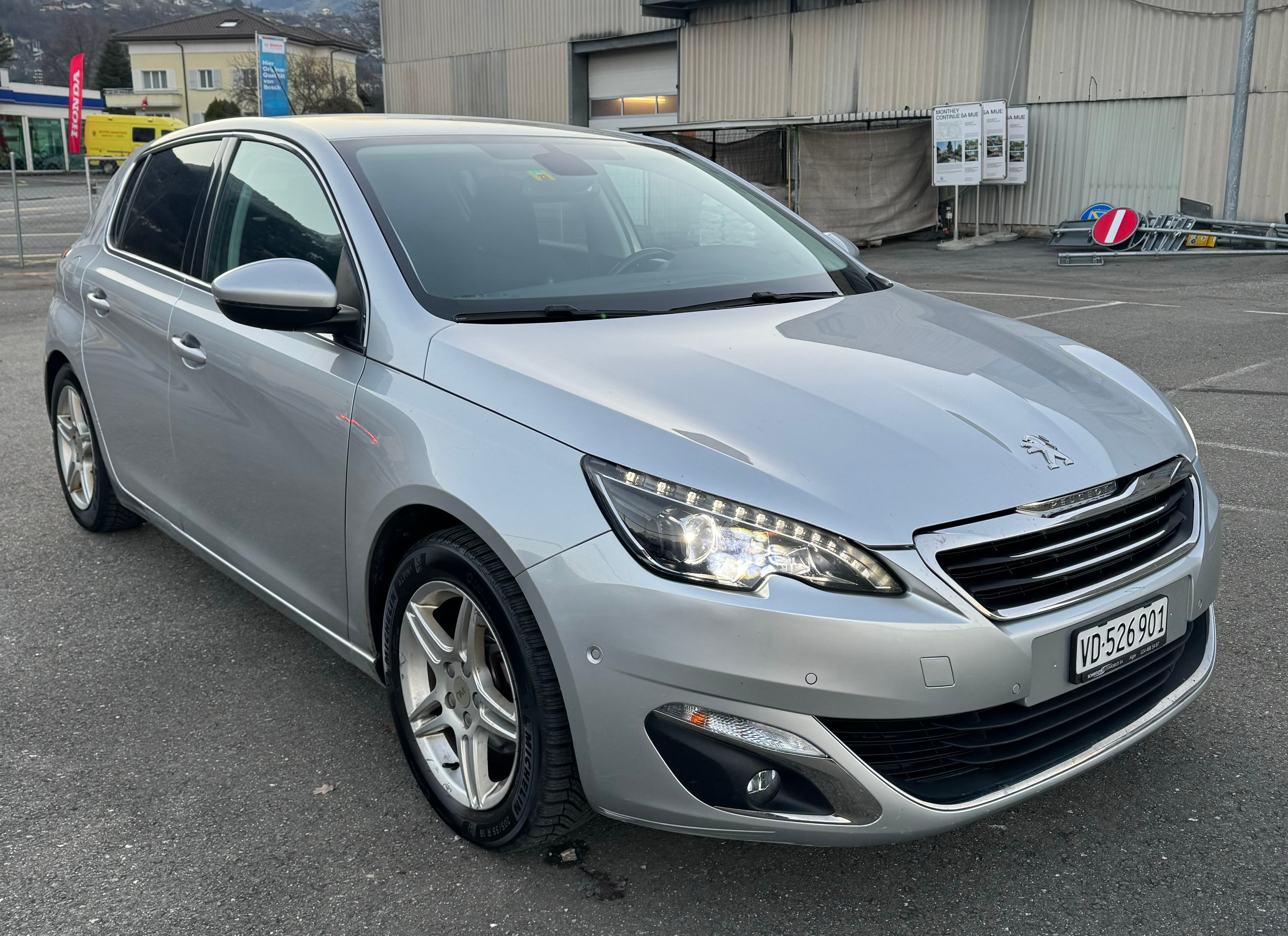 PEUGEOT 308 1.2 THP Active Automatic