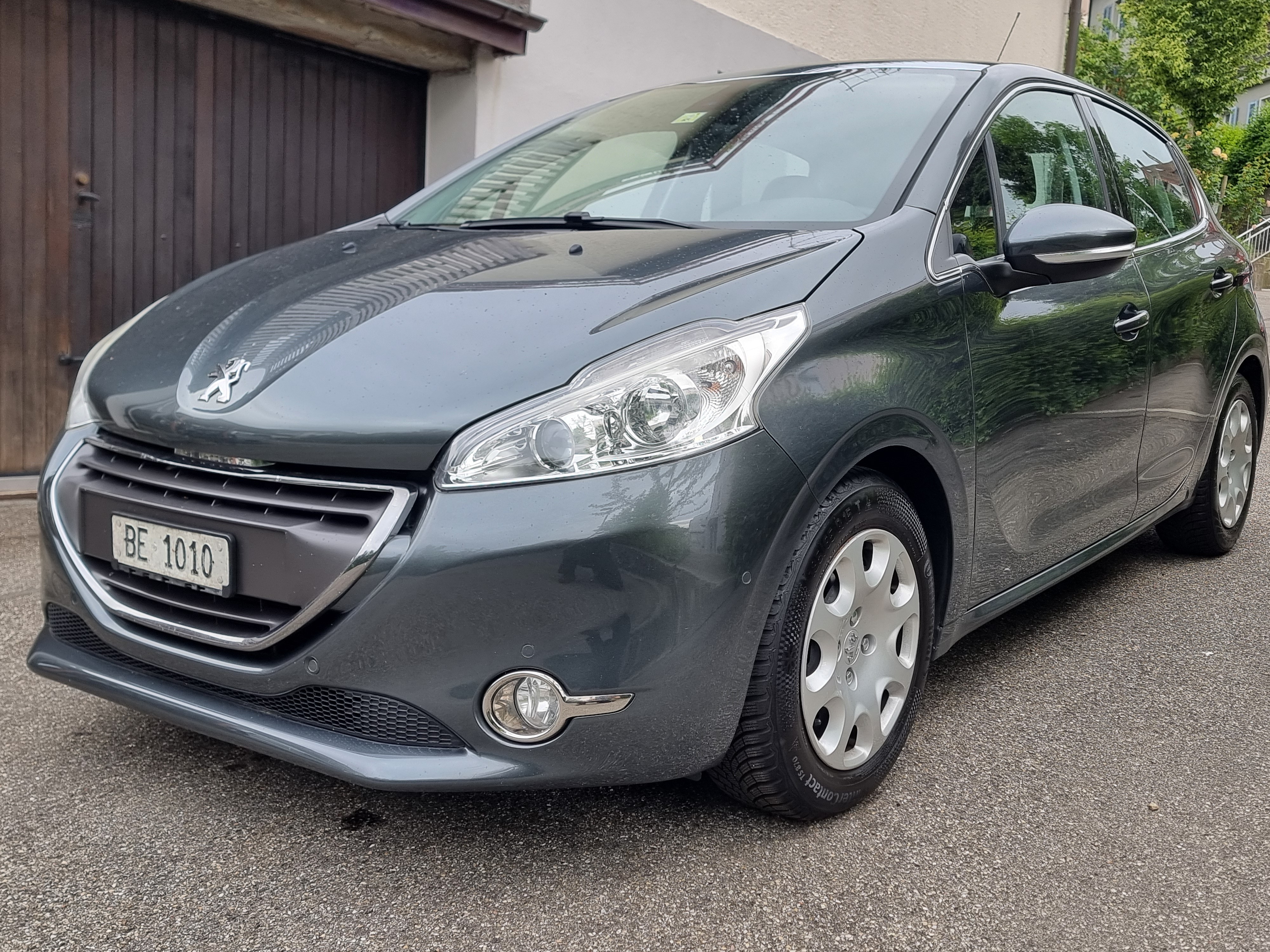 PEUGEOT 208 1.6 e-HDI Allure EGS6